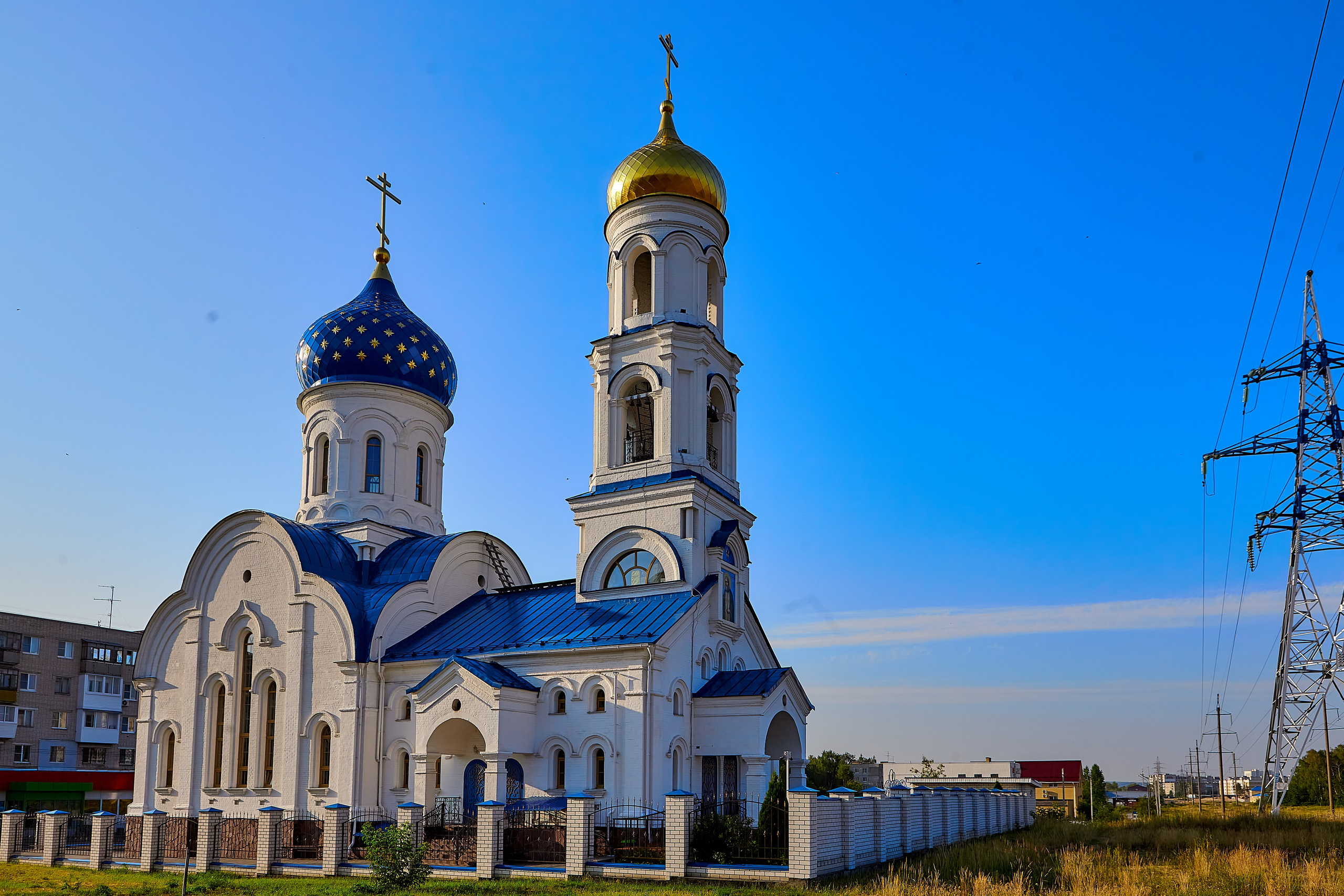 Утро. Храм Прп. Серафима Саровского