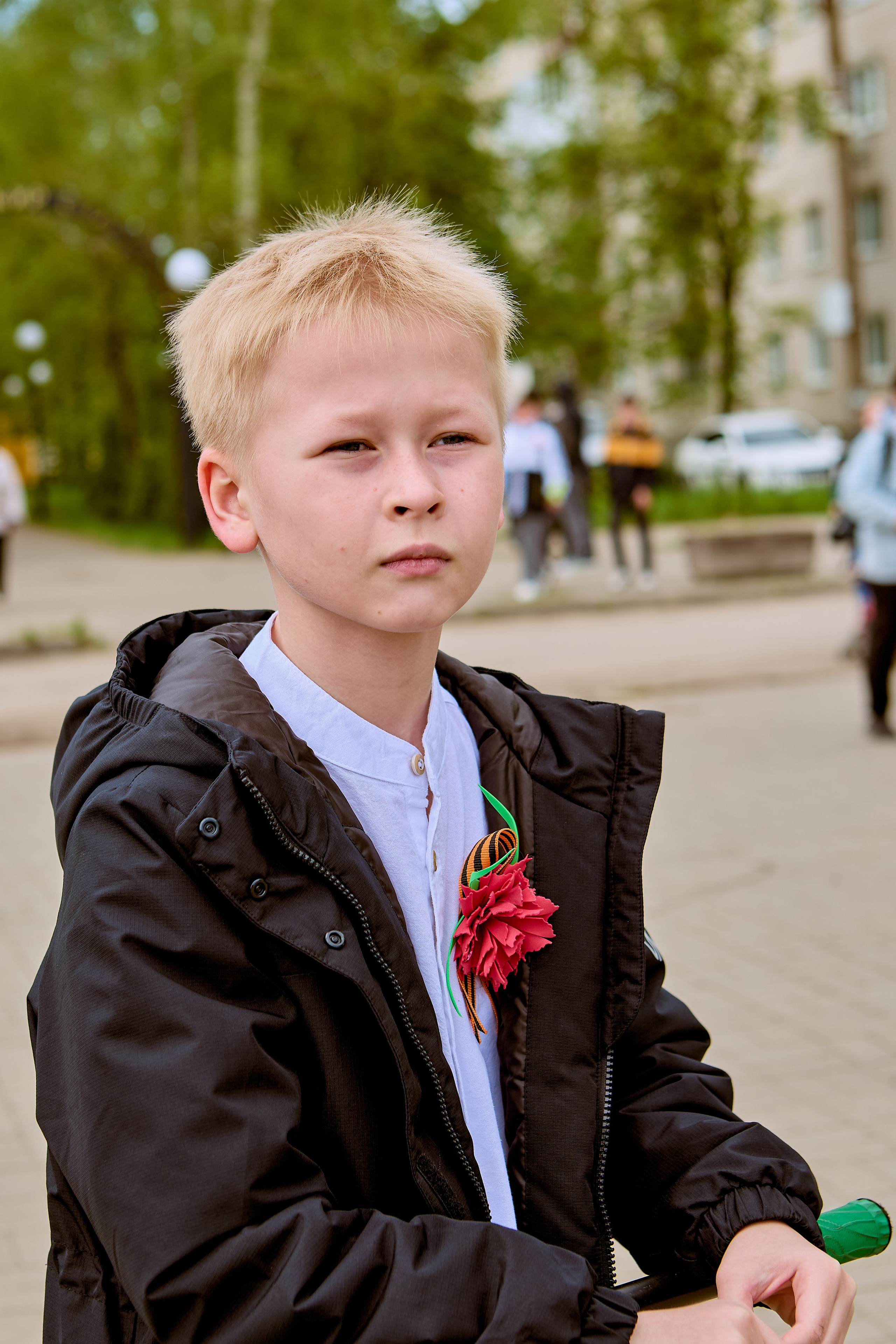 Детский портрет на празднике Победы 80