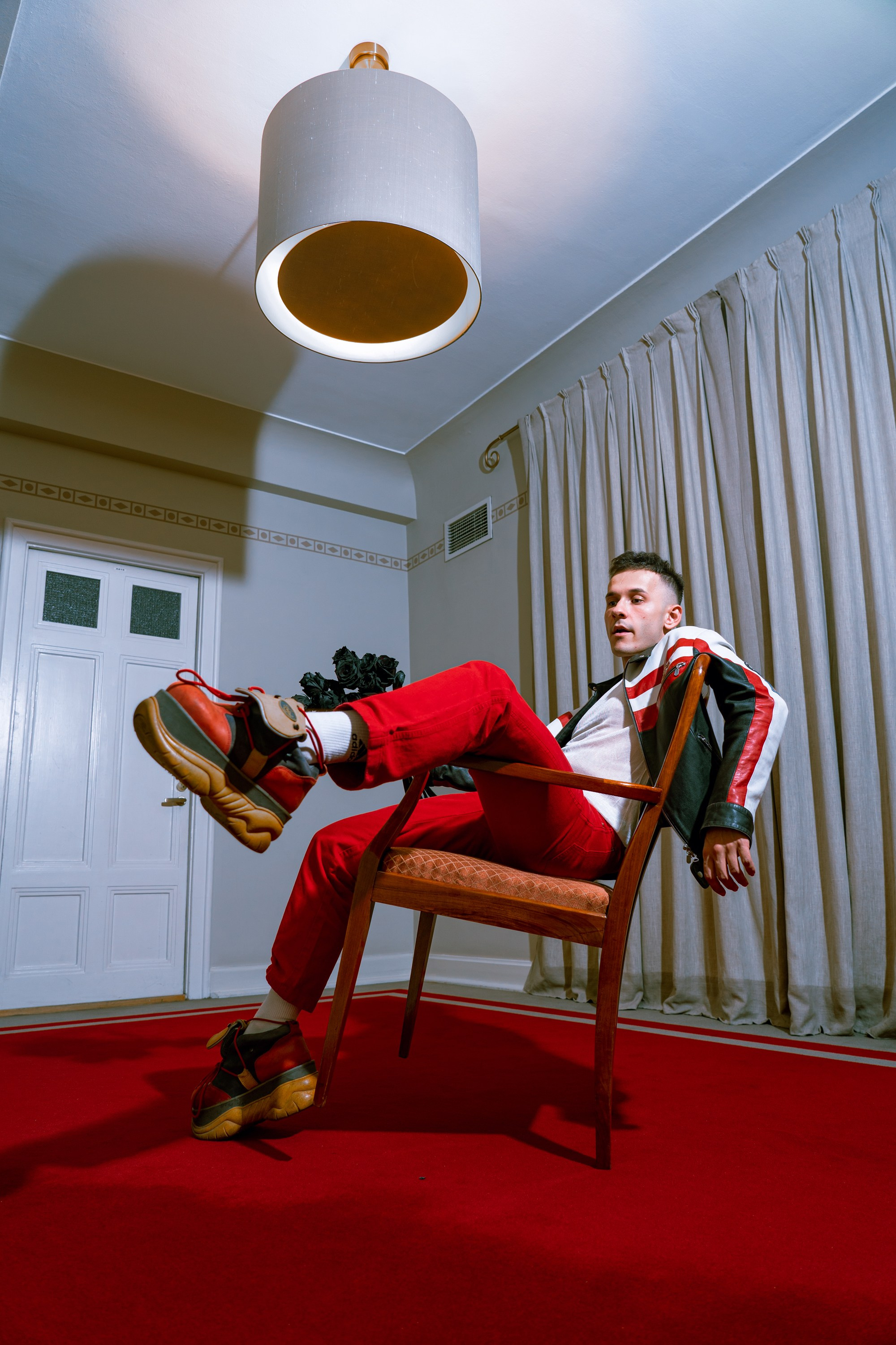 ОДИНОЧЕСТВО В ОТЕЛЕ. Креативный фотограф из Питера, Владис. Такого результата нет, и не будет, ни у кого на свете! Не приходите на съёмку, влюбитесь в себя!