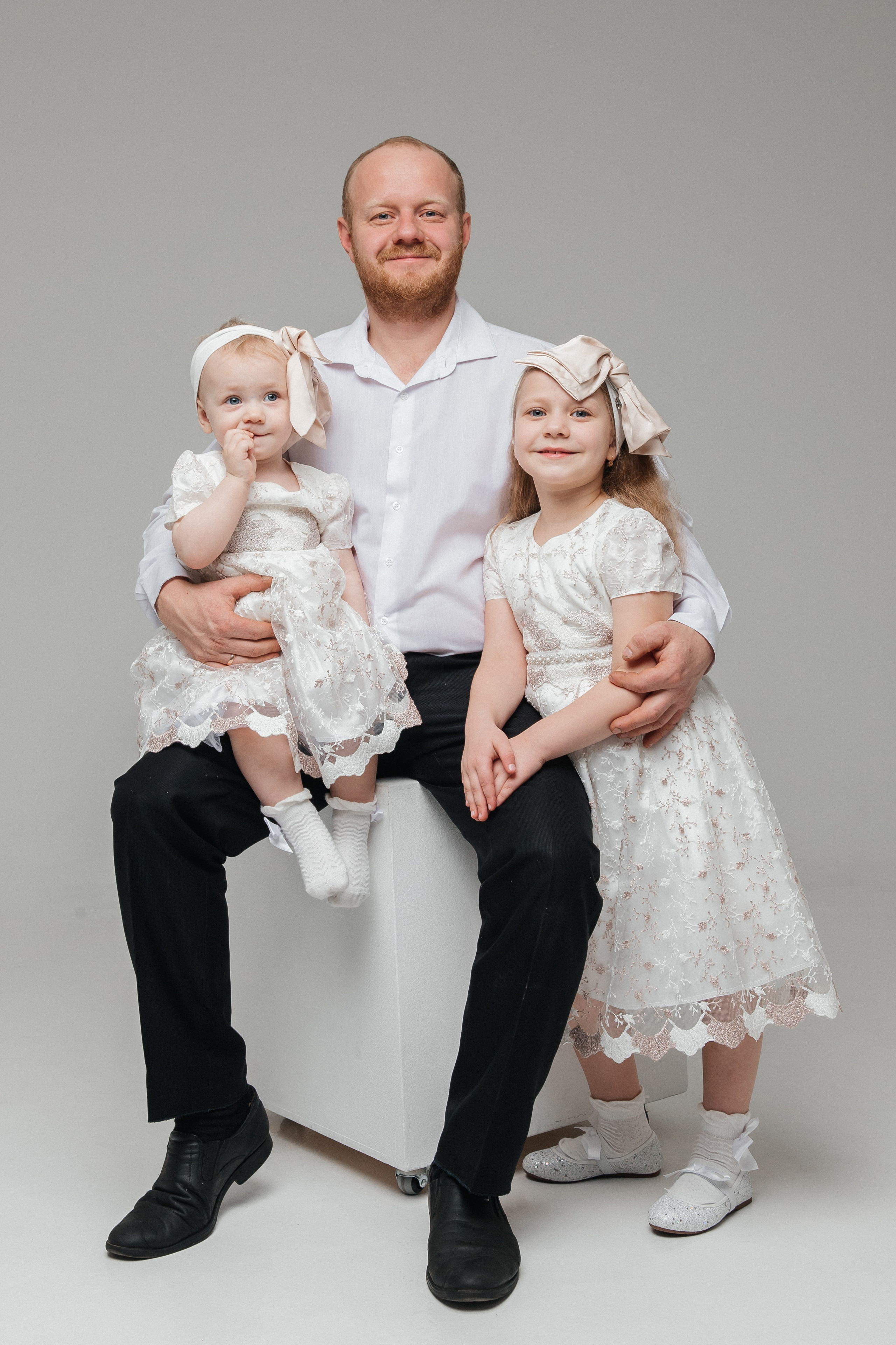 Семейная фотосессия. Фотограф Иркутск. Семейный фотограф в Иркутске. Студийная фотосессия. фотографии в студии. Фотограф семей в студии. 