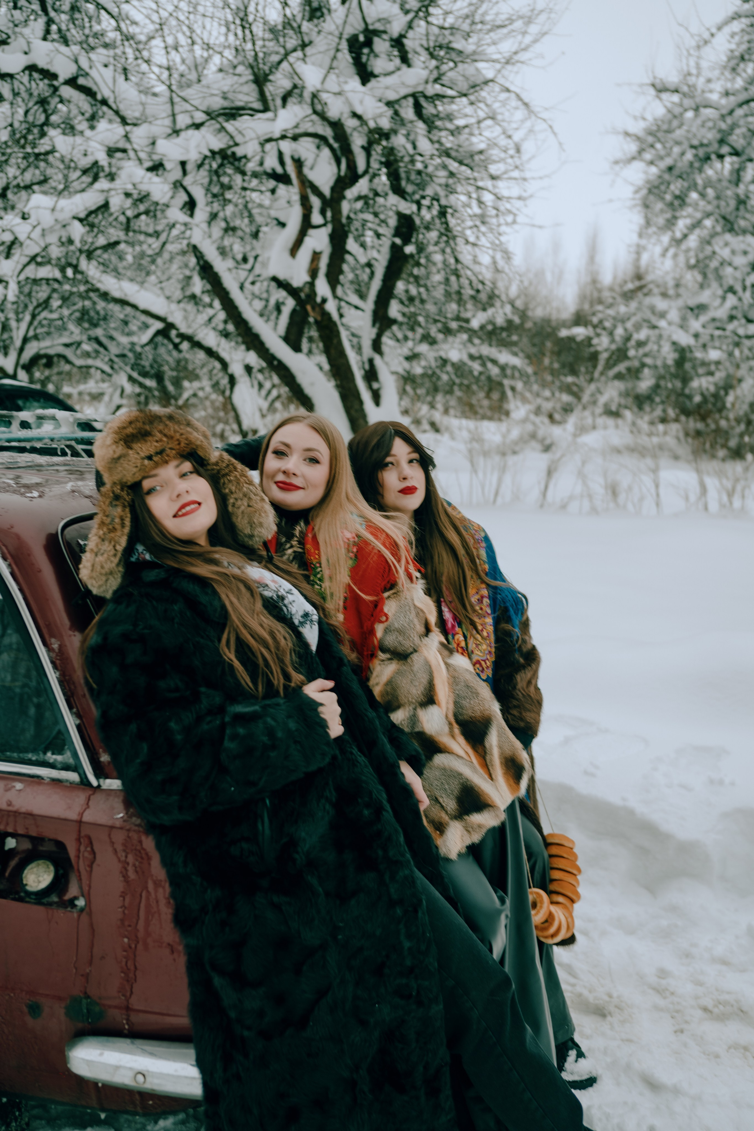 Звенит январская вьюга. Главная