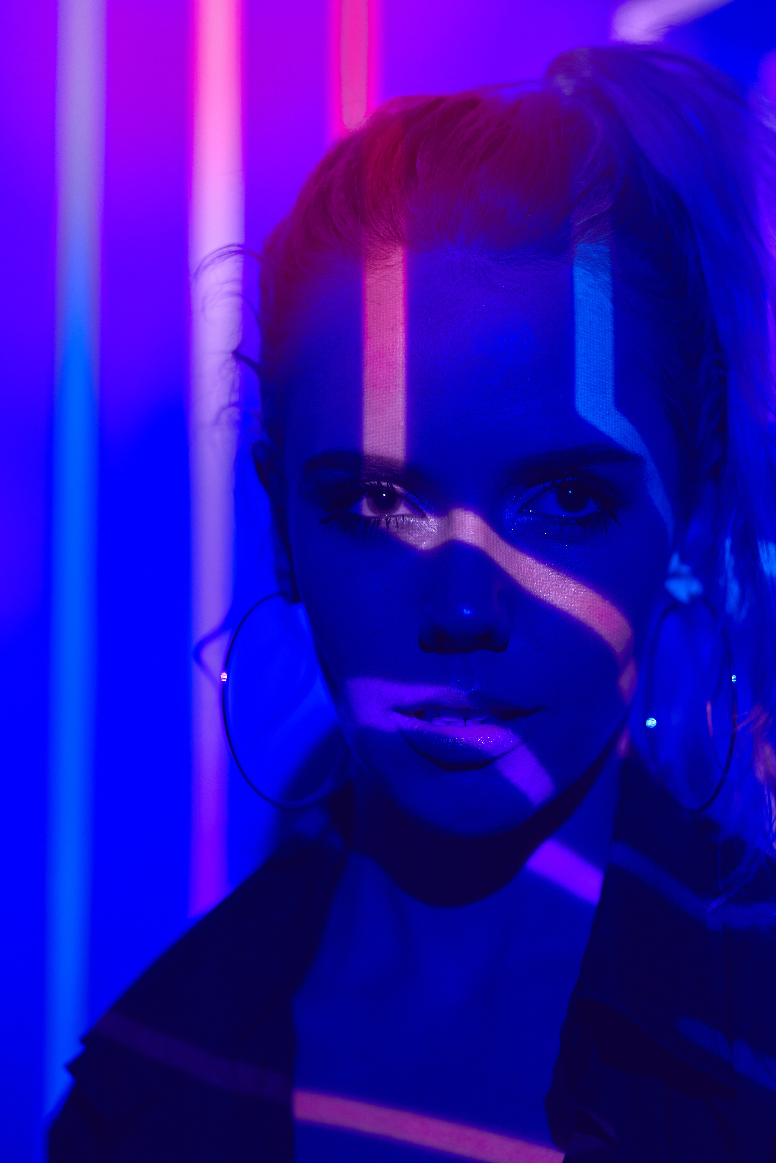 Neon Light. Студийный, семейный, свадебный, фэшн и ню фотограф в Астрахани, производство выпускных альбомов. Руслан Кондрашин