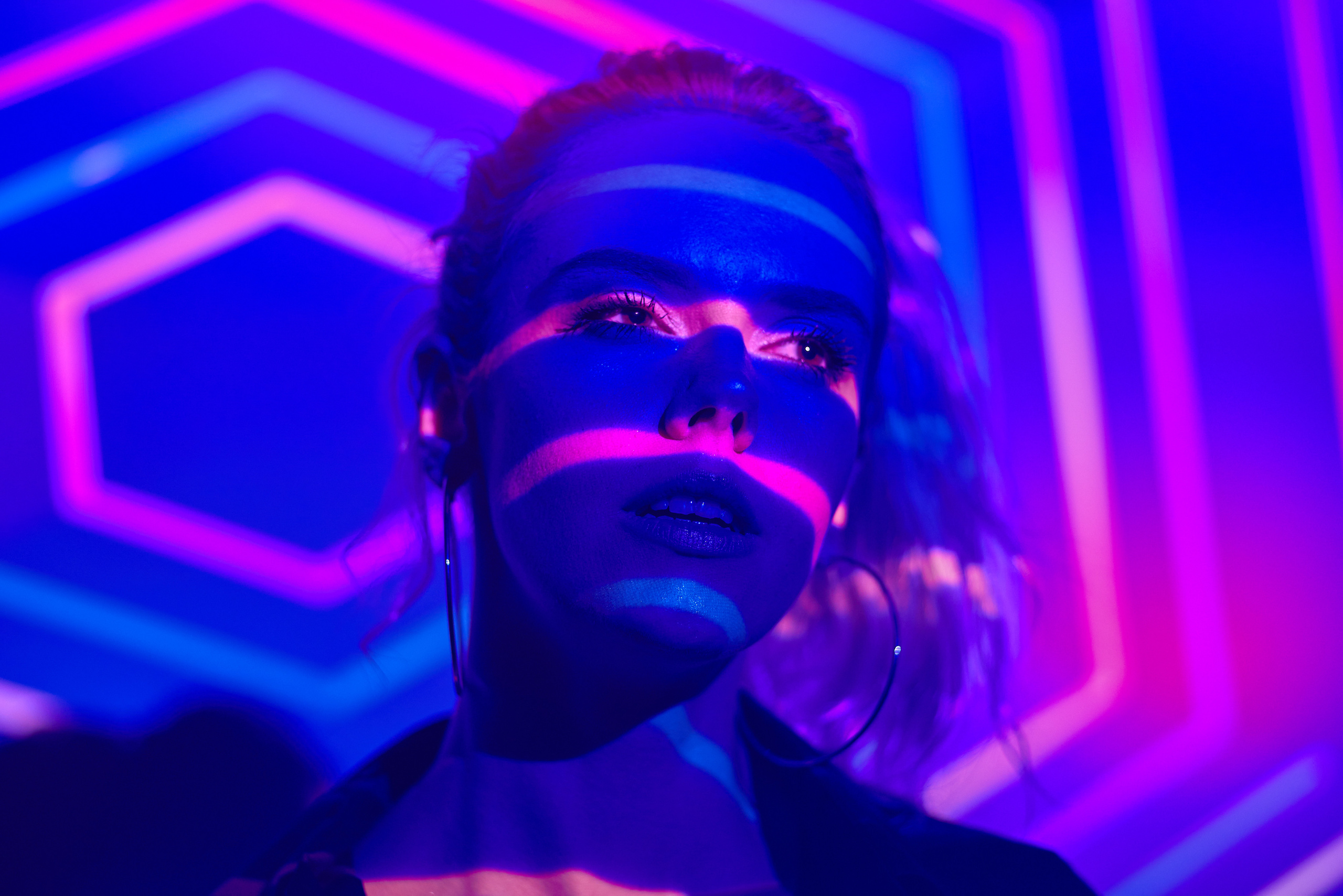 Neon Light. Студийный, семейный, свадебный, фэшн и ню фотограф в Астрахани, производство выпускных альбомов. Руслан Кондрашин