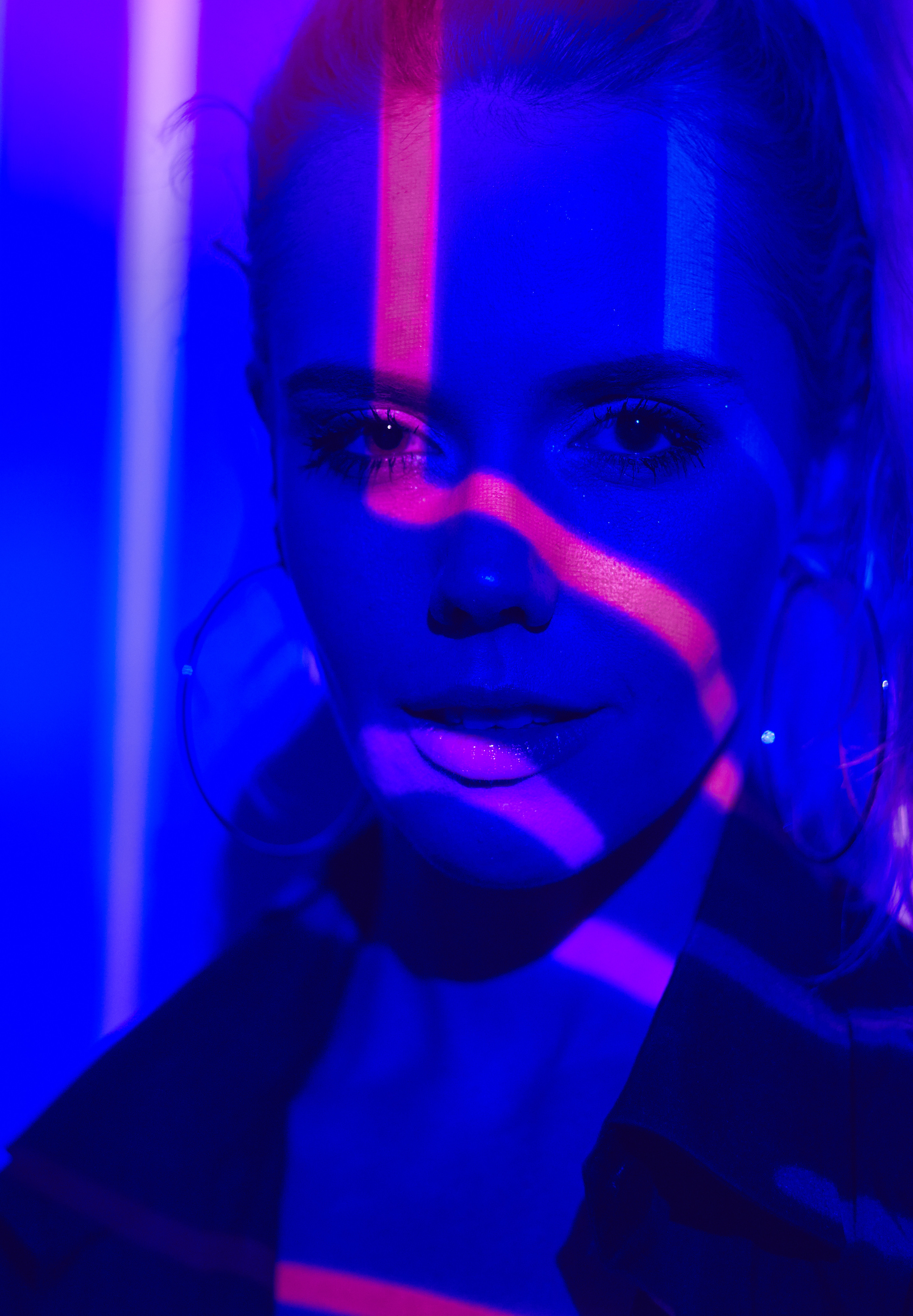 Neon Light. Студийный, семейный, свадебный, фэшн и ню фотограф в Астрахани, производство выпускных альбомов. Руслан Кондрашин