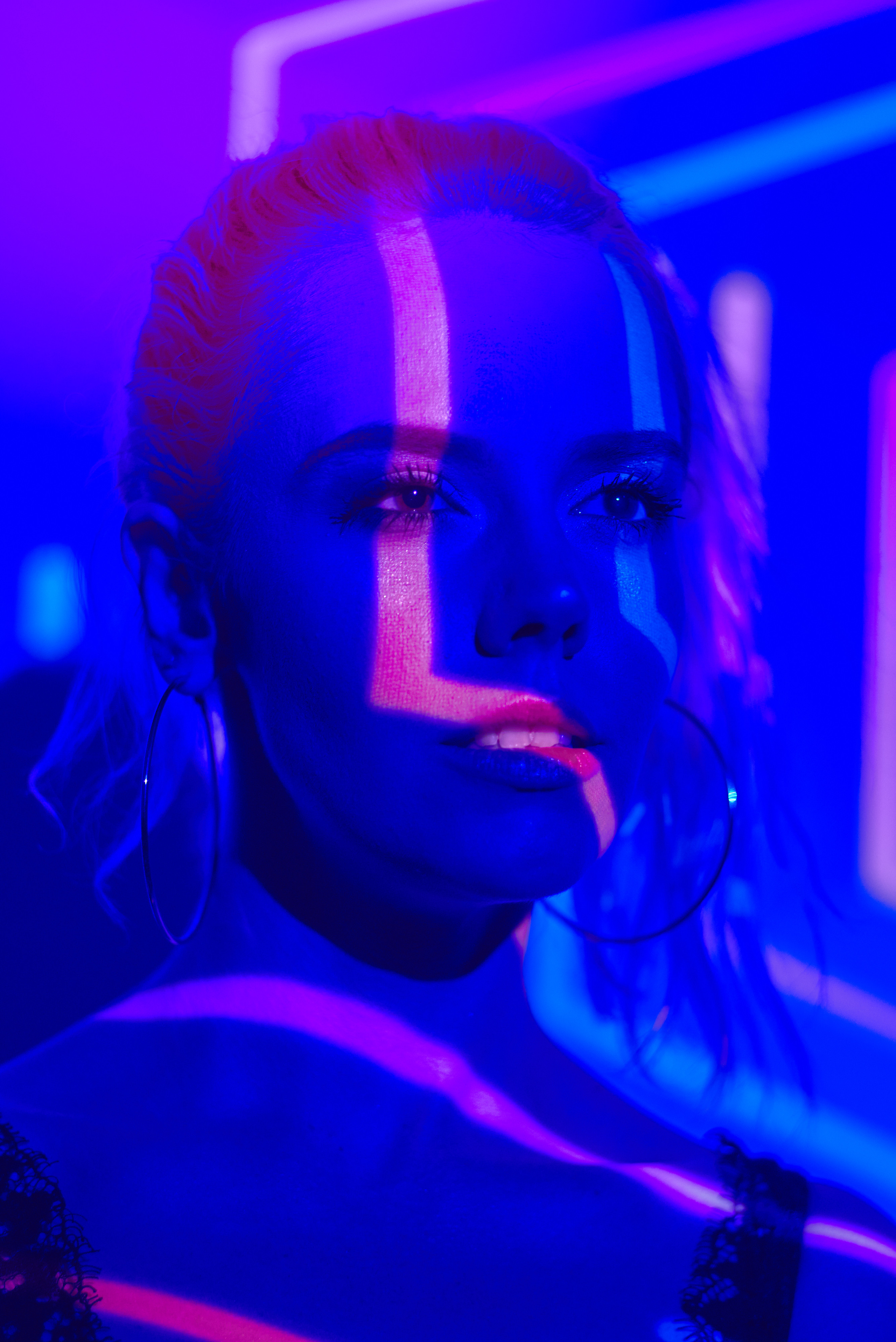 Neon Light. Студийный, семейный, свадебный, фэшн и ню фотограф в Астрахани, производство выпускных альбомов. Руслан Кондрашин