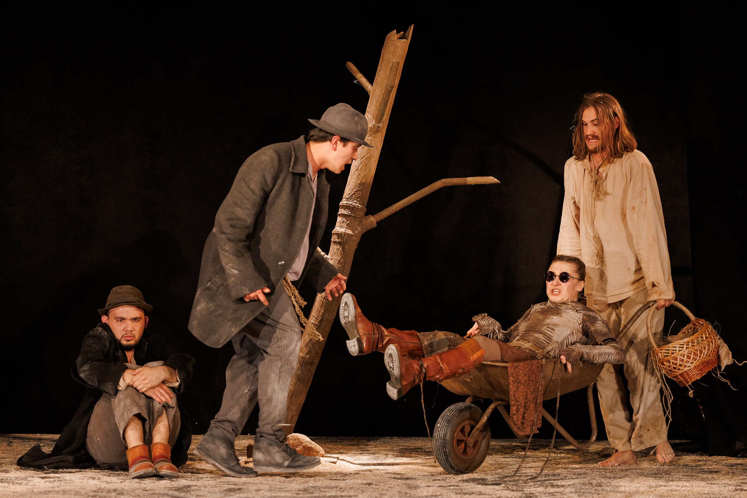 Спектакль «В ожидании Годо» от театра Д. Лица в СПб. Фотограф в Санкт-Петербурге — Сергей Петров