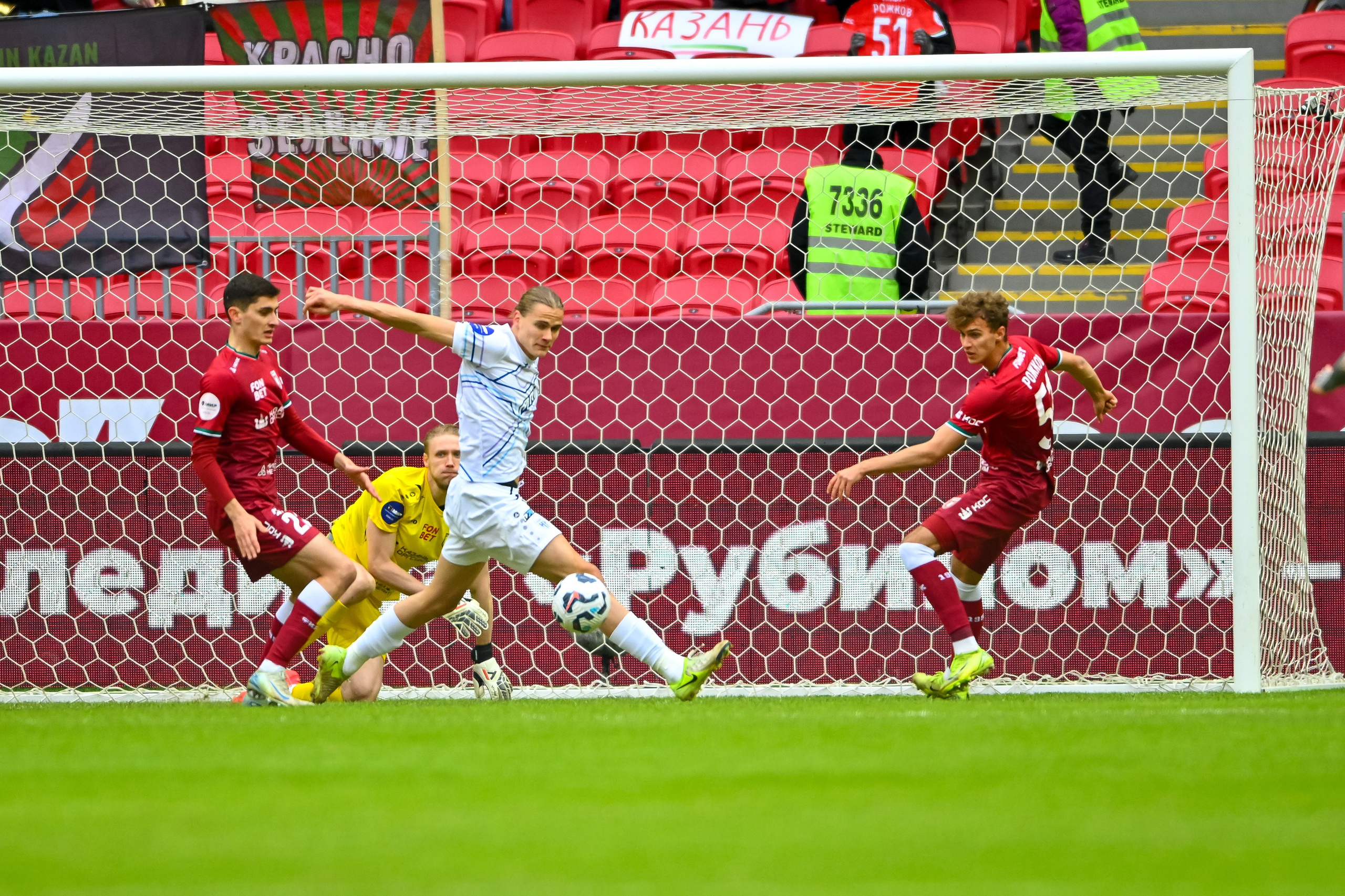 Футбольный фотограф. Спортивный и репортажный фотограф в Казани Вячеслав Сатонин