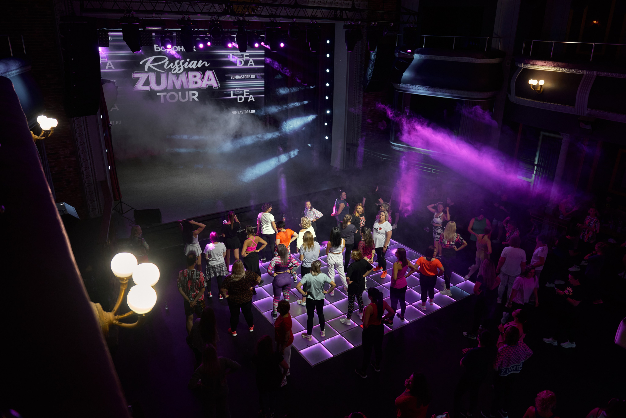 Выступления танцоров. Спортивные танцы. Zumba