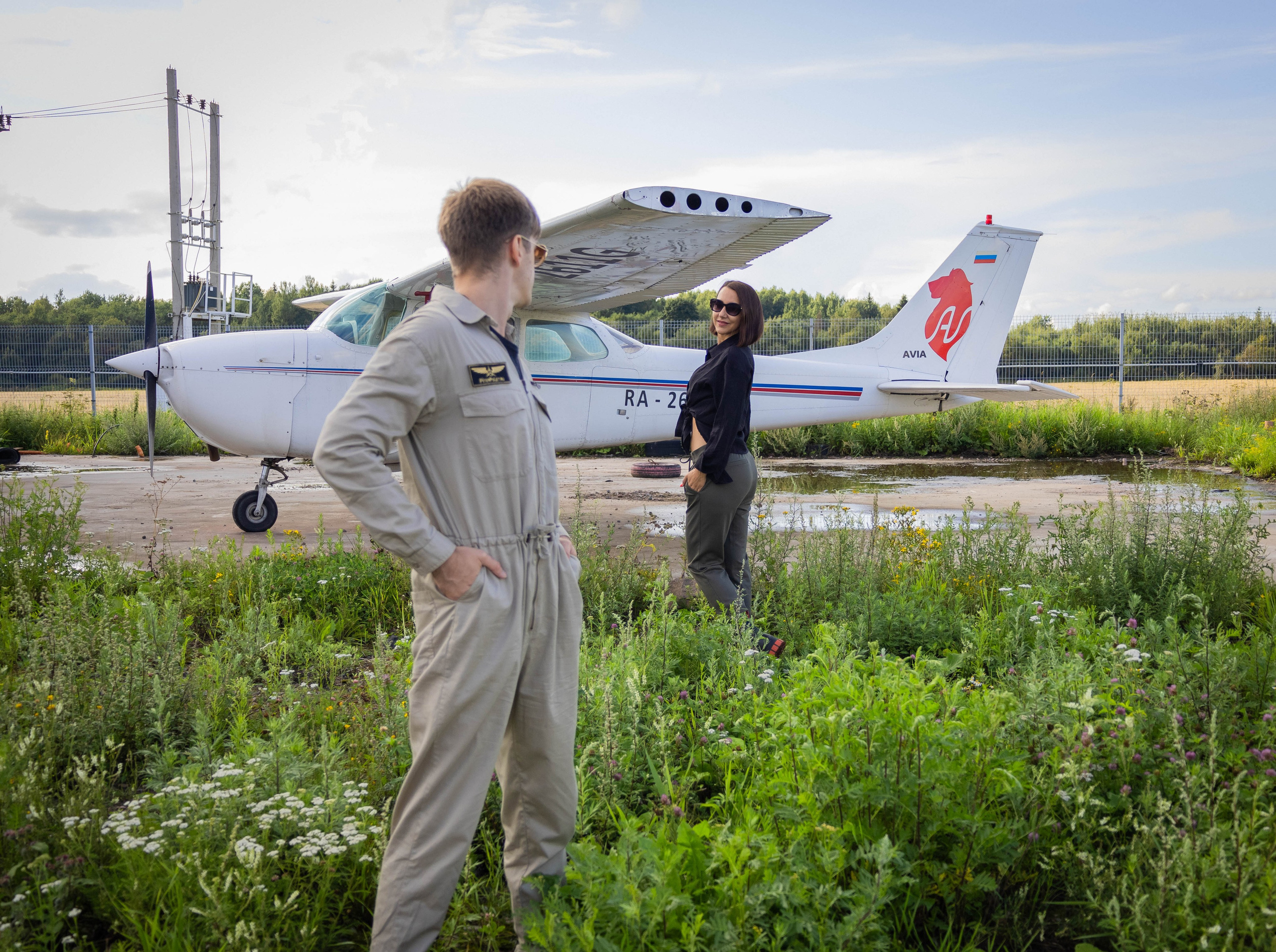 LOVE STORY. Фотосессия на аэродроме с самолетом. Портретный фотограф Панферова Регина г. Санкт-Петербург, г. Казань