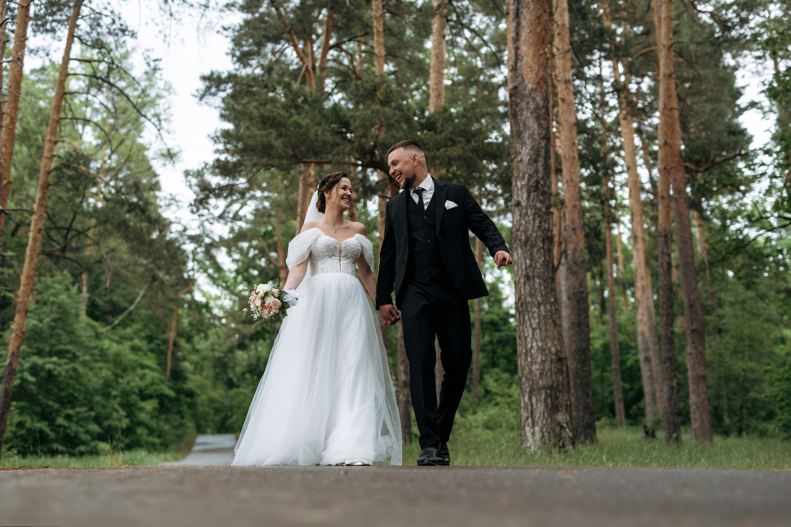 Свадебный день Яны и Максима, прогулка в лесу, Картинная галерея в Тамбове. Свадебный фотограф в Тамбове Павел Четвертков