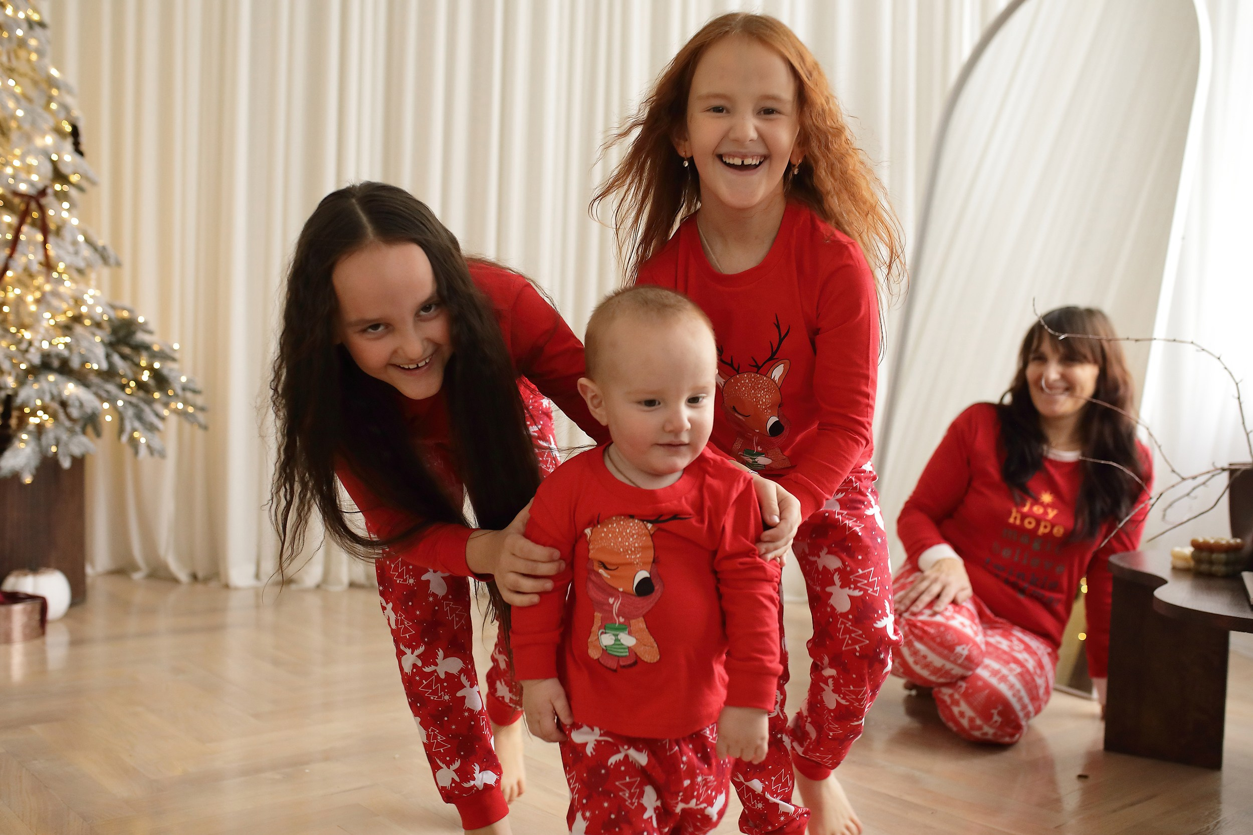 Весёлая фотосессия с 4-мя детьми!. Свадебный и семейный фотограф и видеограф в Екатеринбурге Полянские Тимур и Анастасия