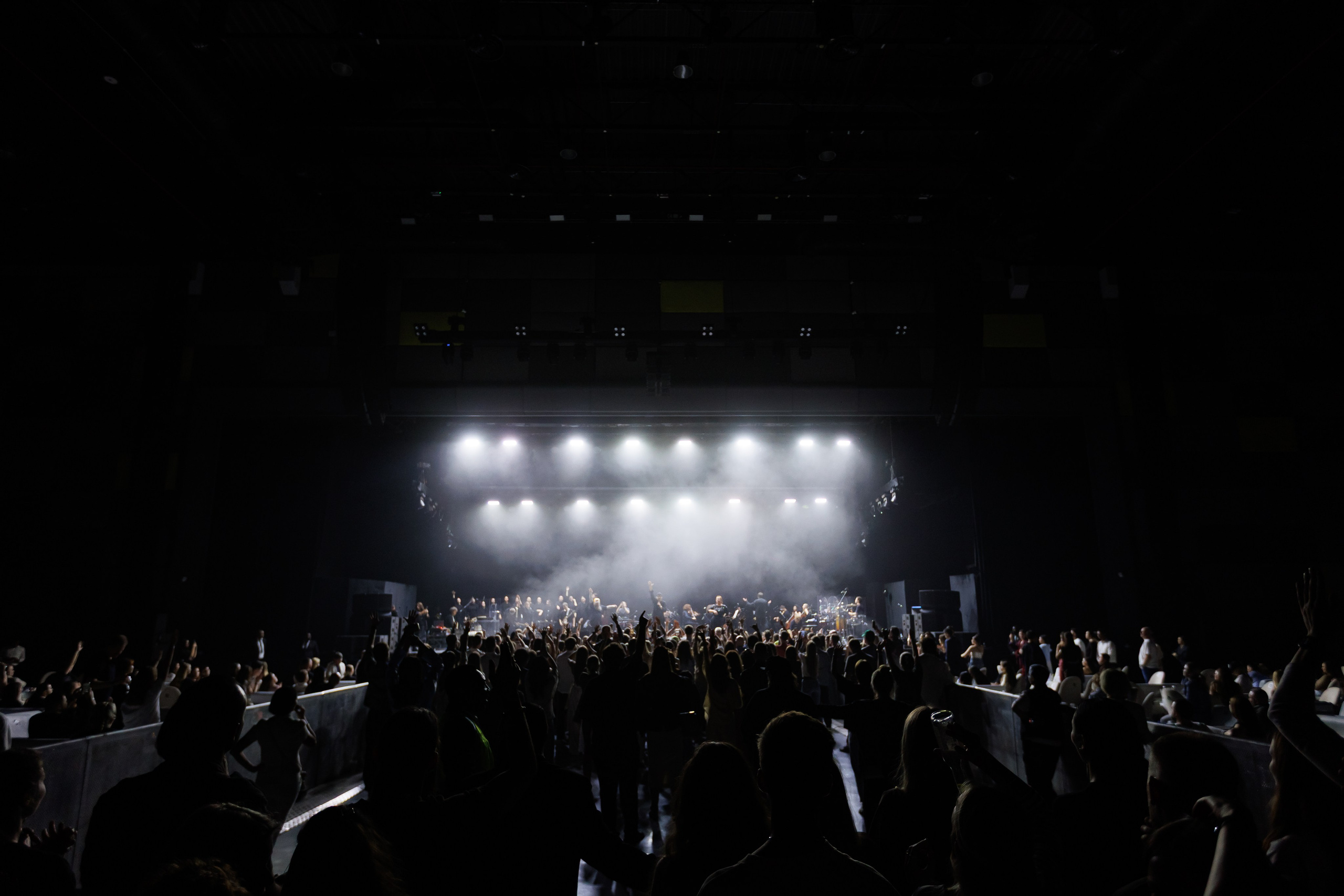 Concert Photography in Dubai — Anton Belyaev Live Performance. Evgen Yatsenko — Photographer in Dubai