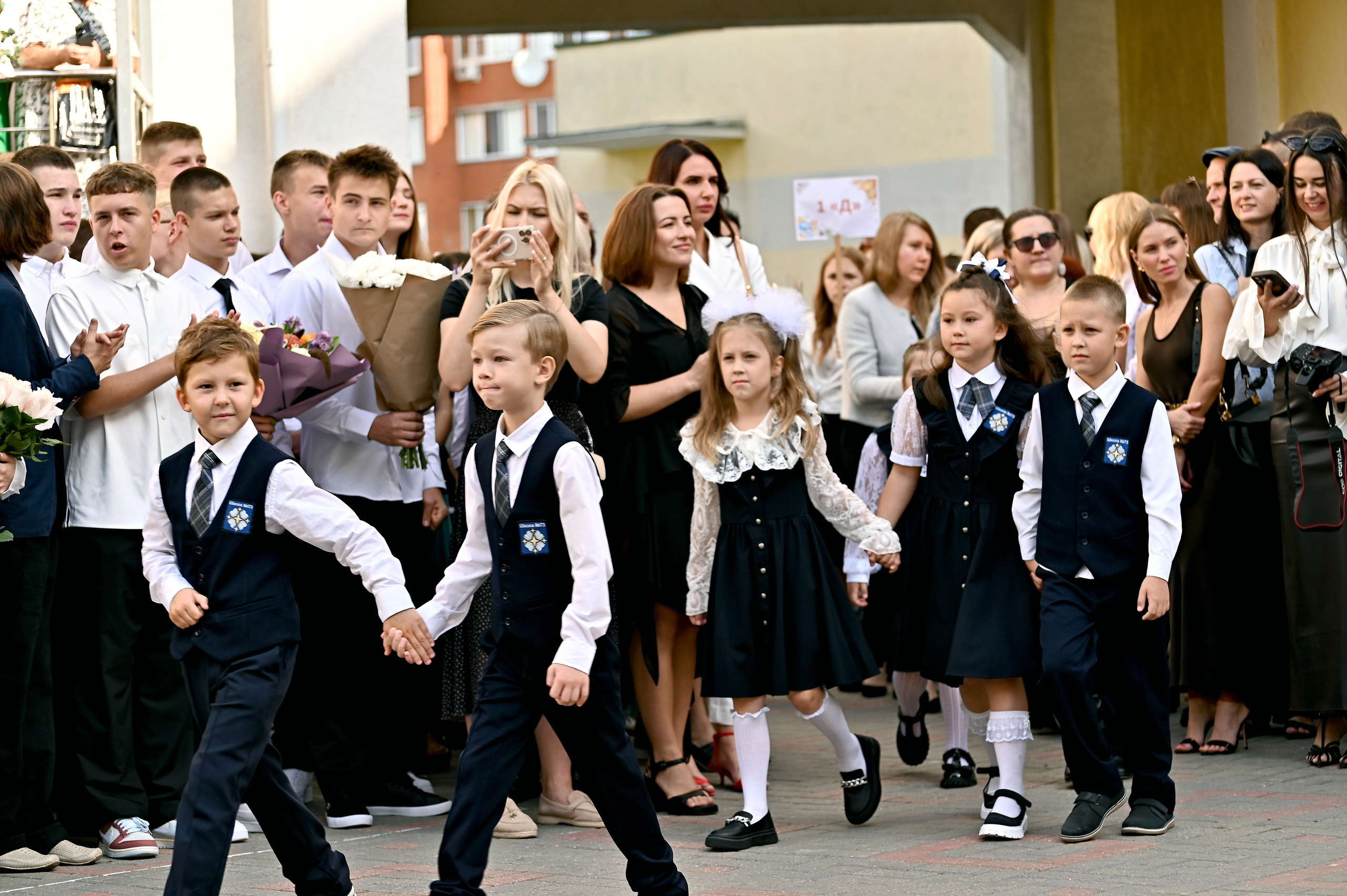 Первоклассник. ФОТОГРАФ ВАШИХ МЕРОПРИЯТИЙ РЯЗАНЬ СЕРГЕЙ КЛЮЕВ Концертная фотография близка к репортажу и портретной съемке