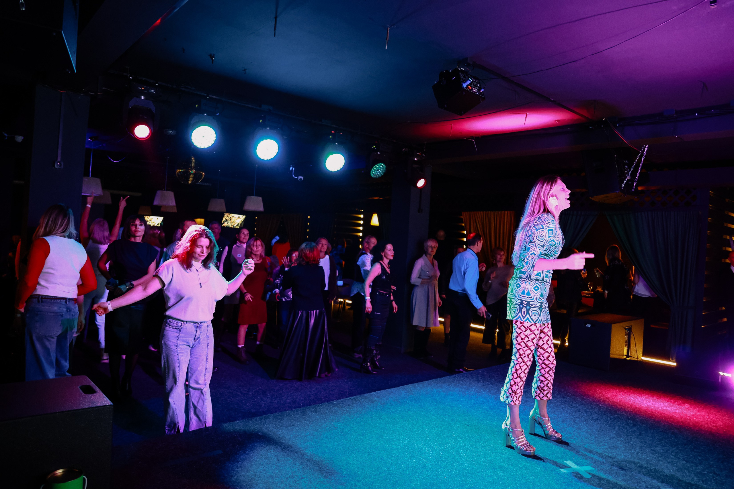 Дискотека под хиты 2000 в Истории. Фотограф Юлия Мальцева