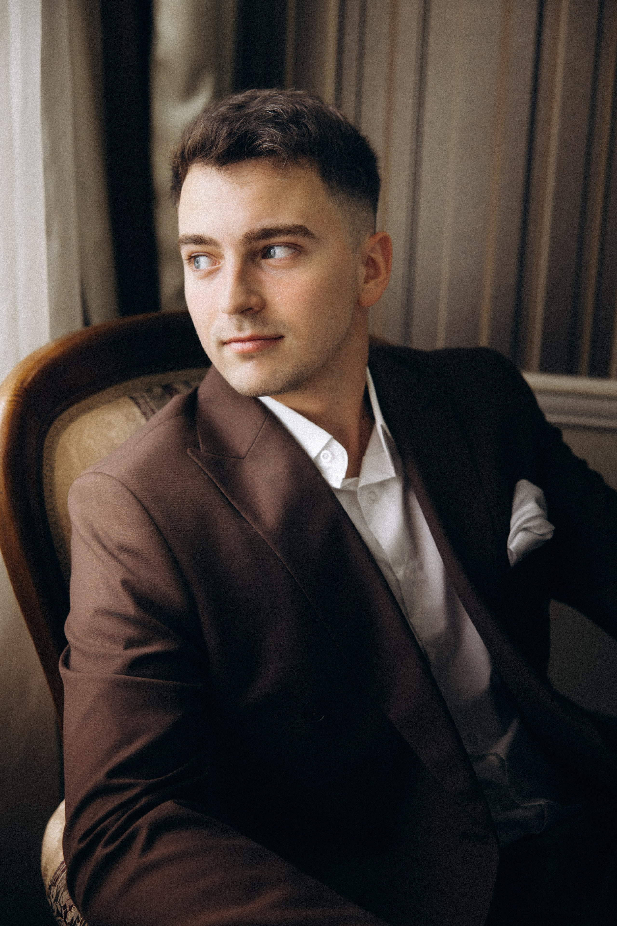 Свадебная фотосессия в стильном лифте элитного дома Москвы