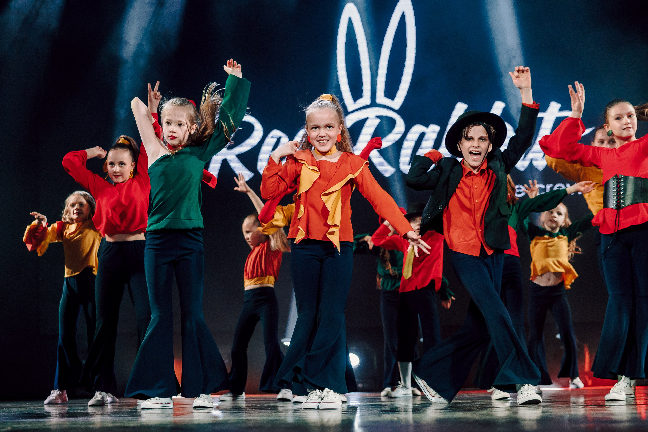 Отчётный концерт танцевальной школы «Red Rabbits» 2025. Лёшка Варзегов — фотограф