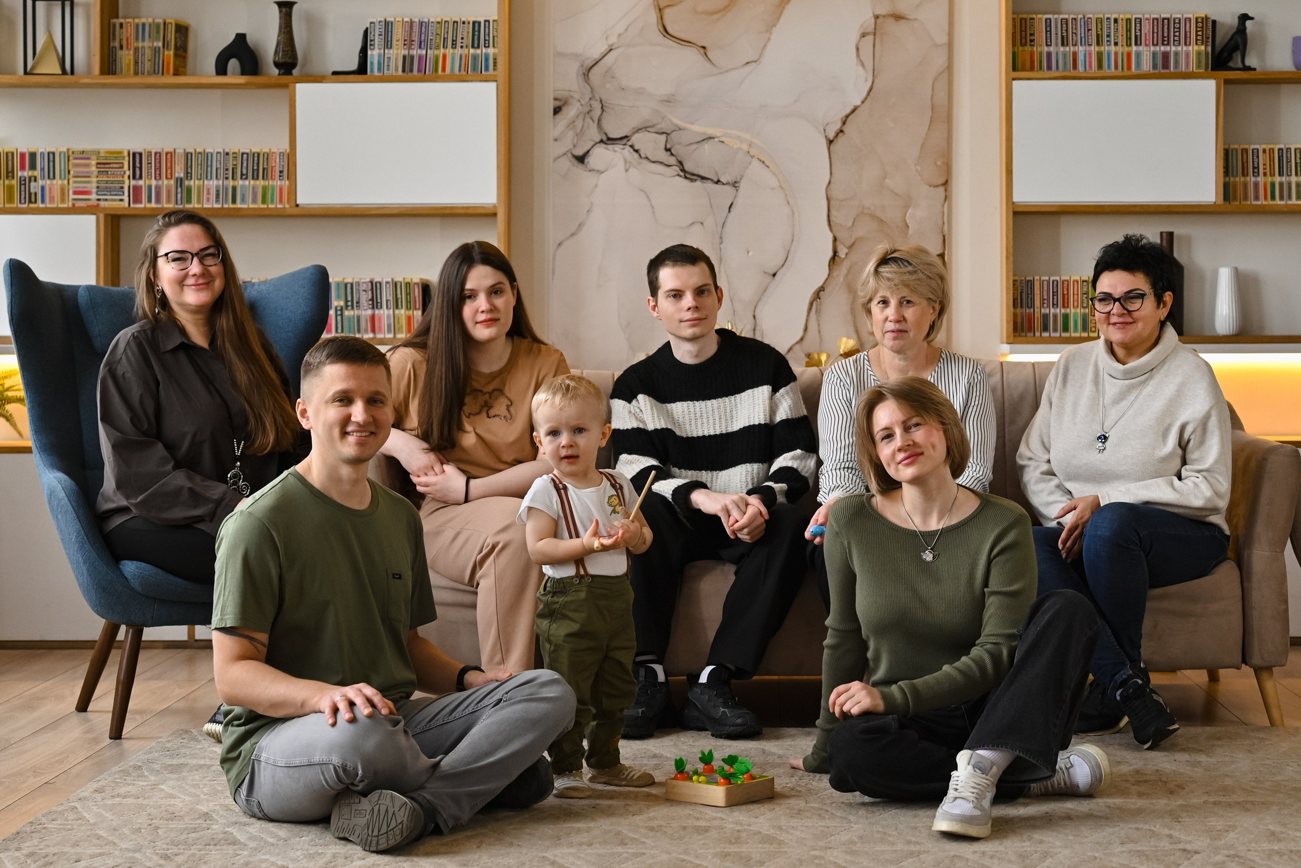 Ангелина и её большая семья. Компания и фотошкола по созданию контента в Москве