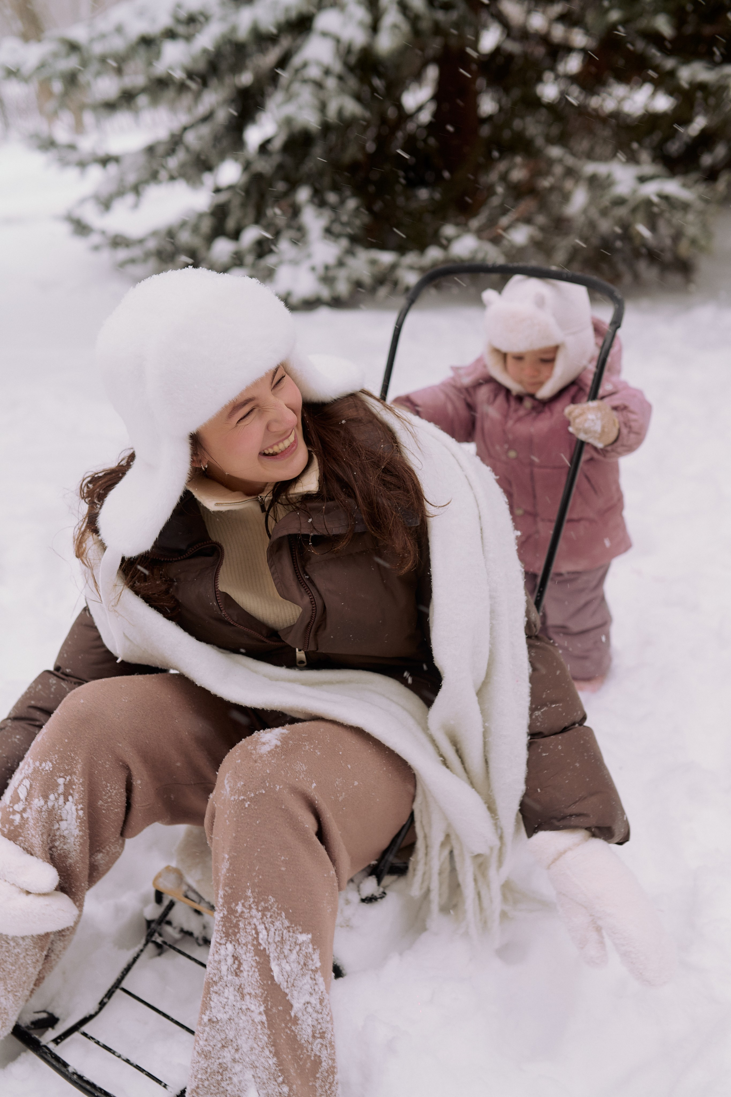 Андрей, Леся и Василиса в снежном парке. Семейный и свадебный lifestyle-фотограф в Москве Мария Петрова