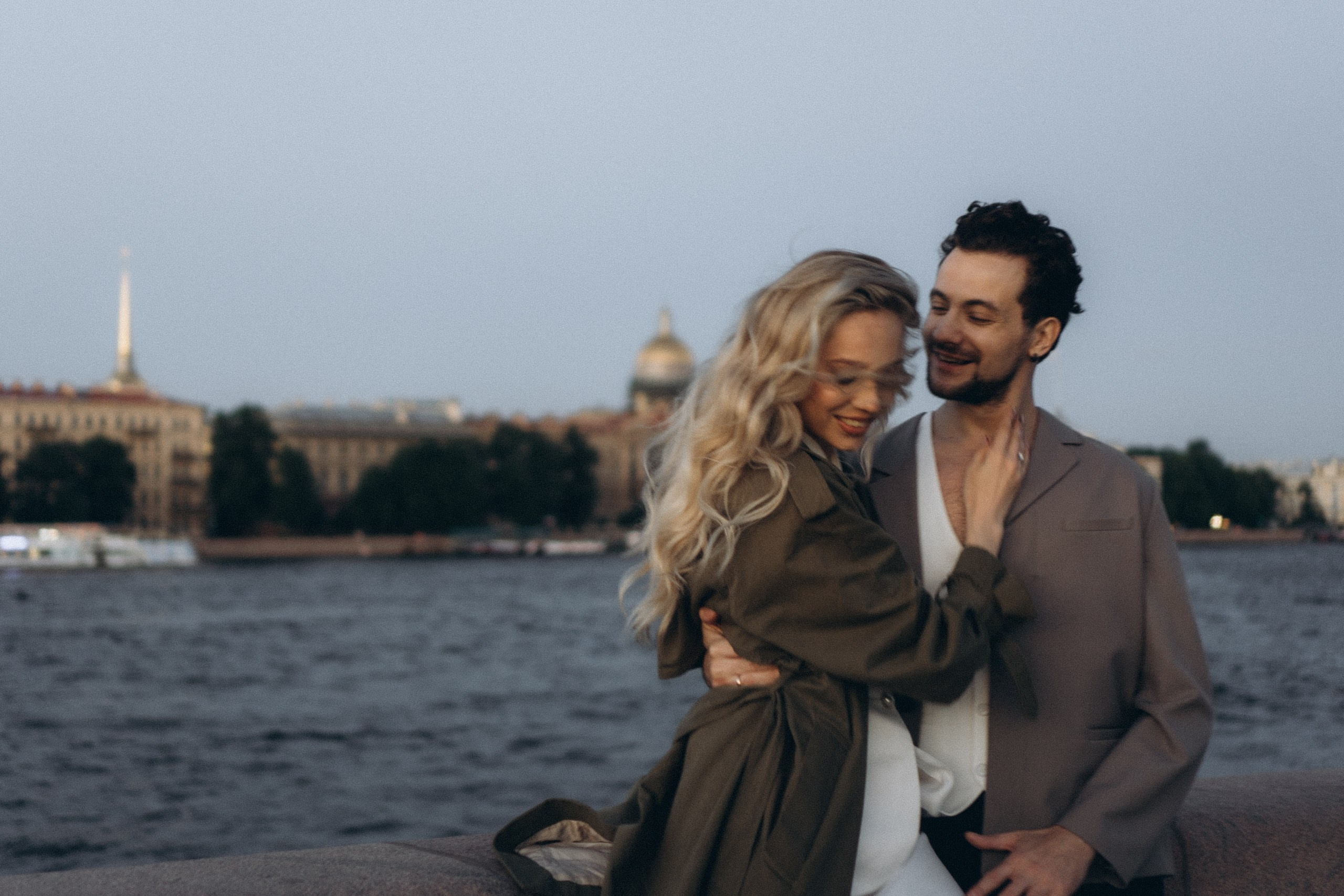 СВАДЕБНАЯ СЬЕМКА ПАРЫ НА РАССВЕТЕ В БЕЛЫЕ НОЧИ И ПРОГУЛКА С РАЗВОДНЫМИ МОСТАМИ И ПИКНИК ВОЗЛЕ ИСАКИЕВСКОГО СОБОРА. Профессиональный фотограф, Санкт-Петербург — Виктория Богомолова