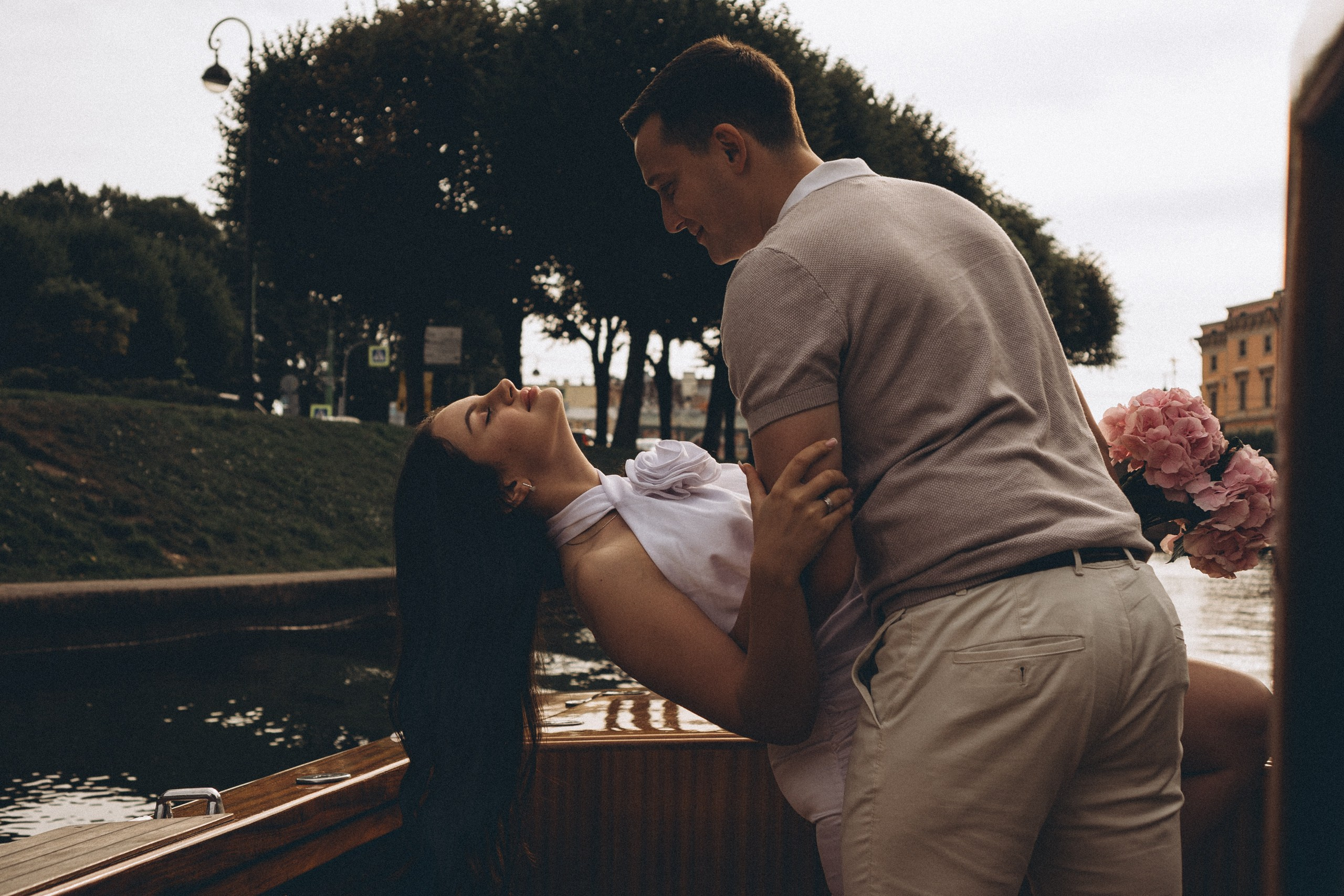СВАДЕНБНАЯ СЬЕМКА НА КАТЕРЕ ПО КАНАЛАМ САНКТ-ПЕТЕРБУРГА И В АКВАТОРИИ НЕВЫ. Профессиональный фотограф, Санкт-Петербург — Виктория Богомолова