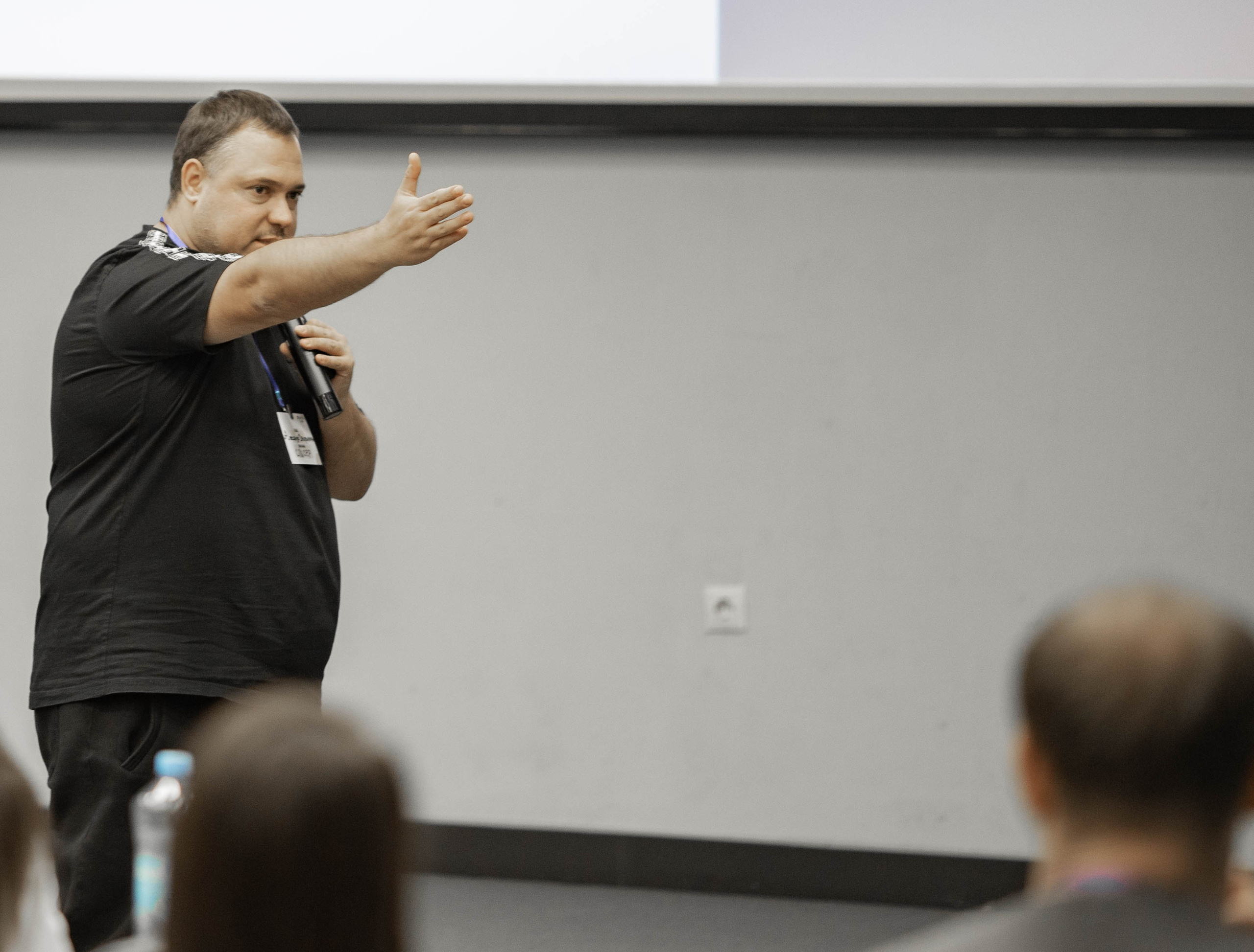 КОНФЕРЕНЦИЯ ПО ПОСУТОЧНОЙ АРЕНДЕ. Медиапродюсер, фотограф в Минеральных Водах —Виктор Холодов