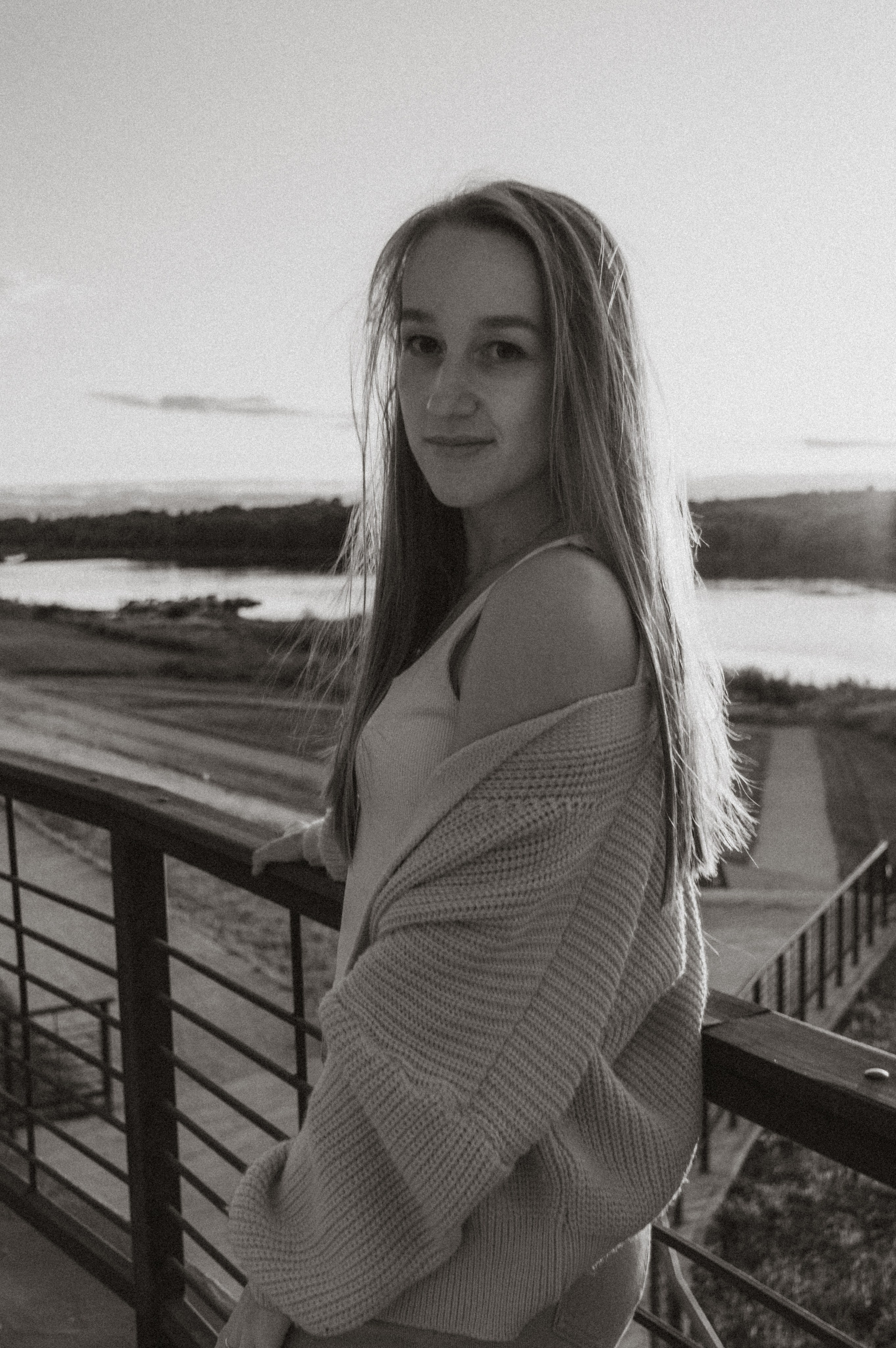 Катя. Индивидуальная фотосессия на набережной. Юлия Левада Семейный и женский фотограф