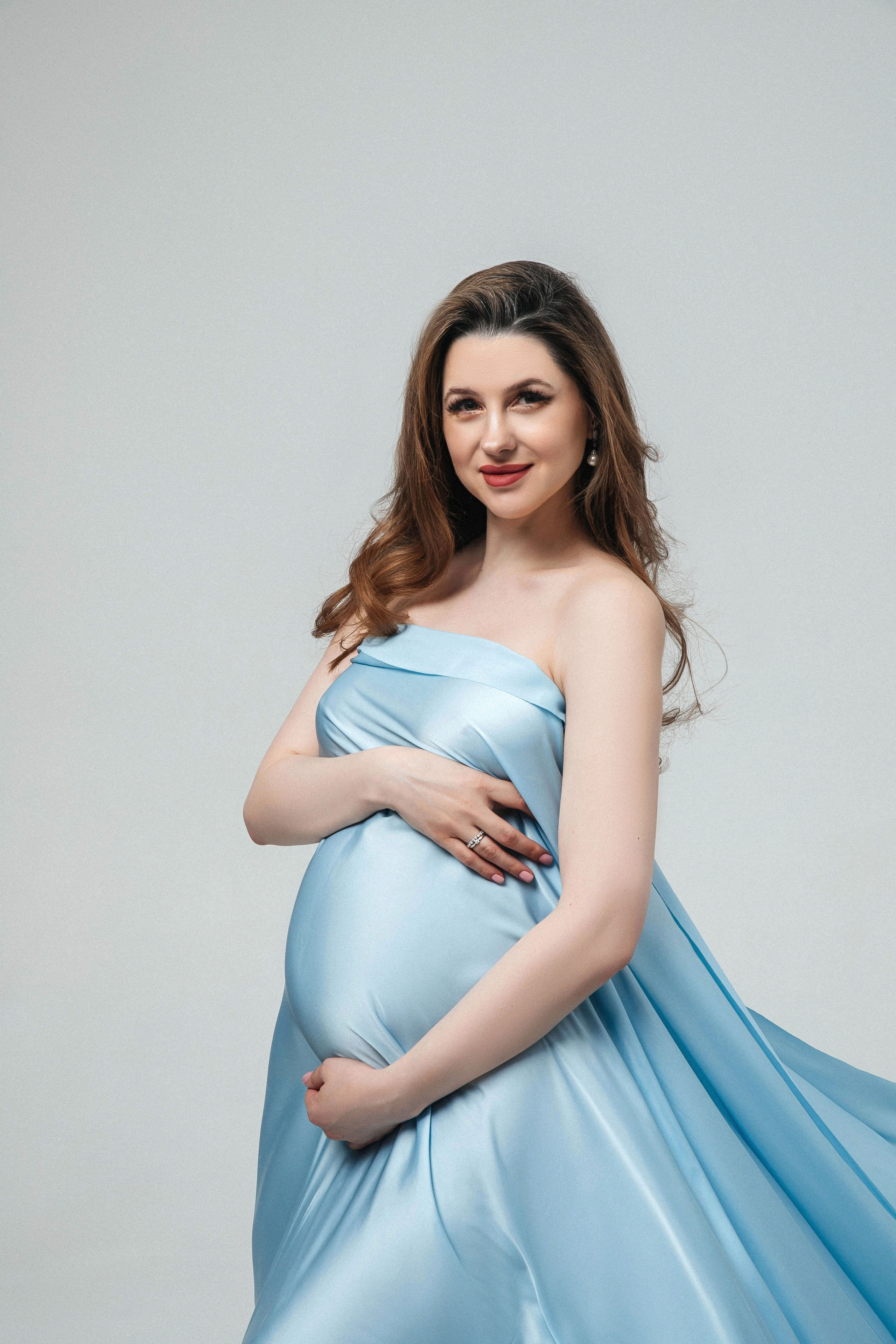 Фотосессия беременности в тканях в студии. Свадебный и семейный фотограф в Москве