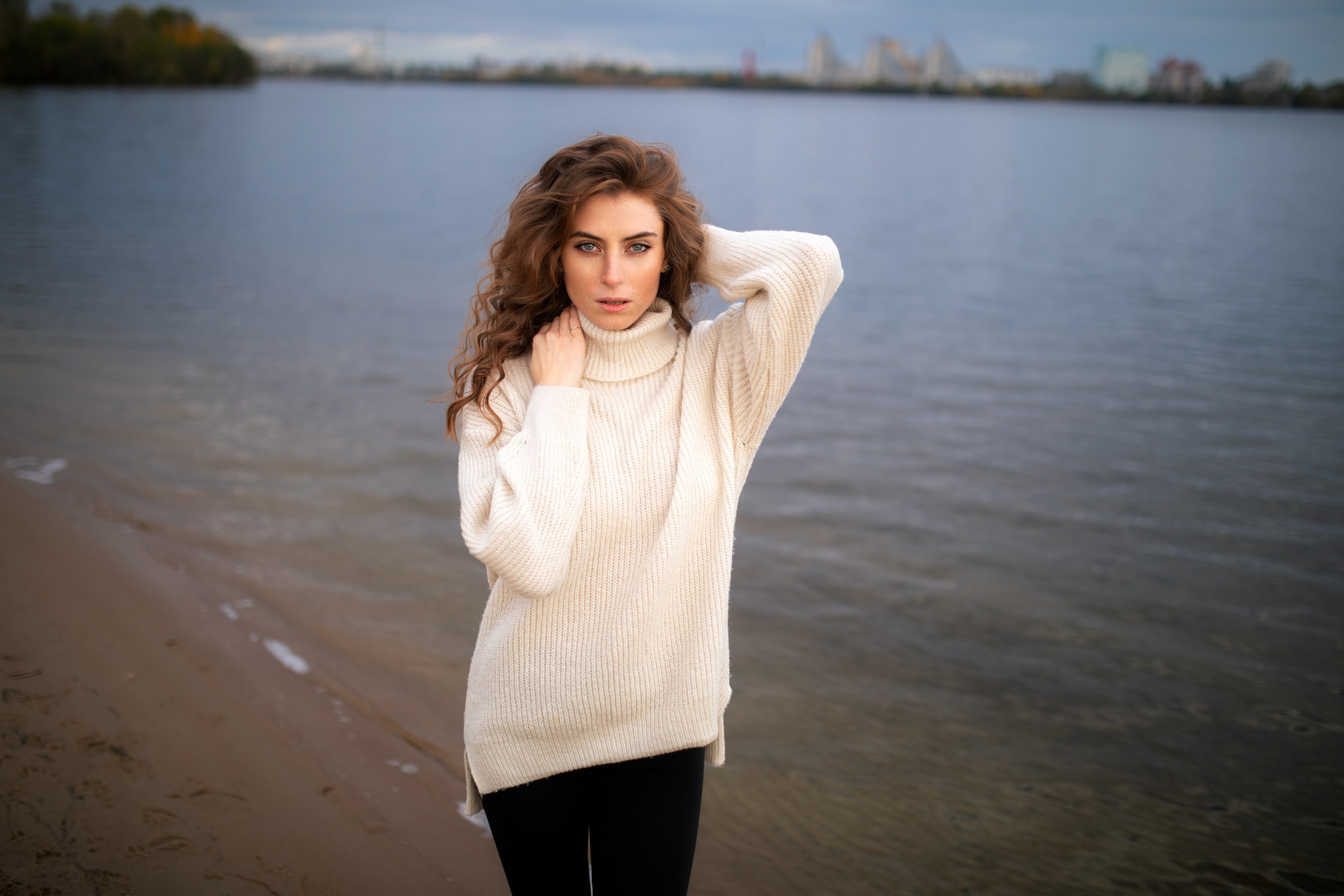 Осенняя съемка с Надеждой на берегу реки в формате для «себя»