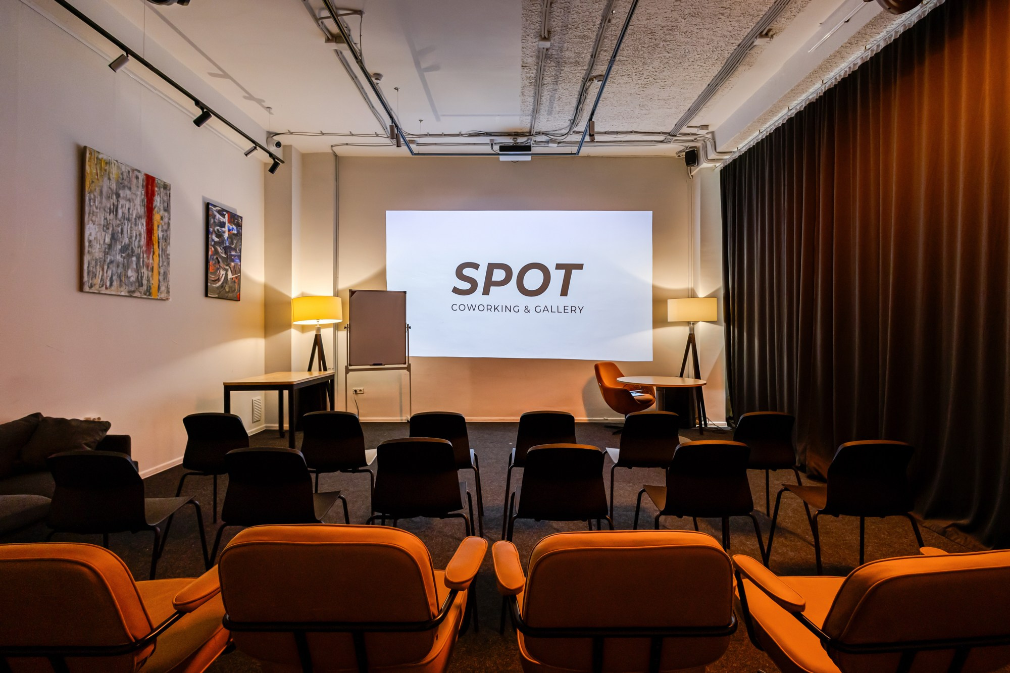 Культурный центр // Spot Gallery X Hhub. Интерьерный фотограф Дмитрий Горелов