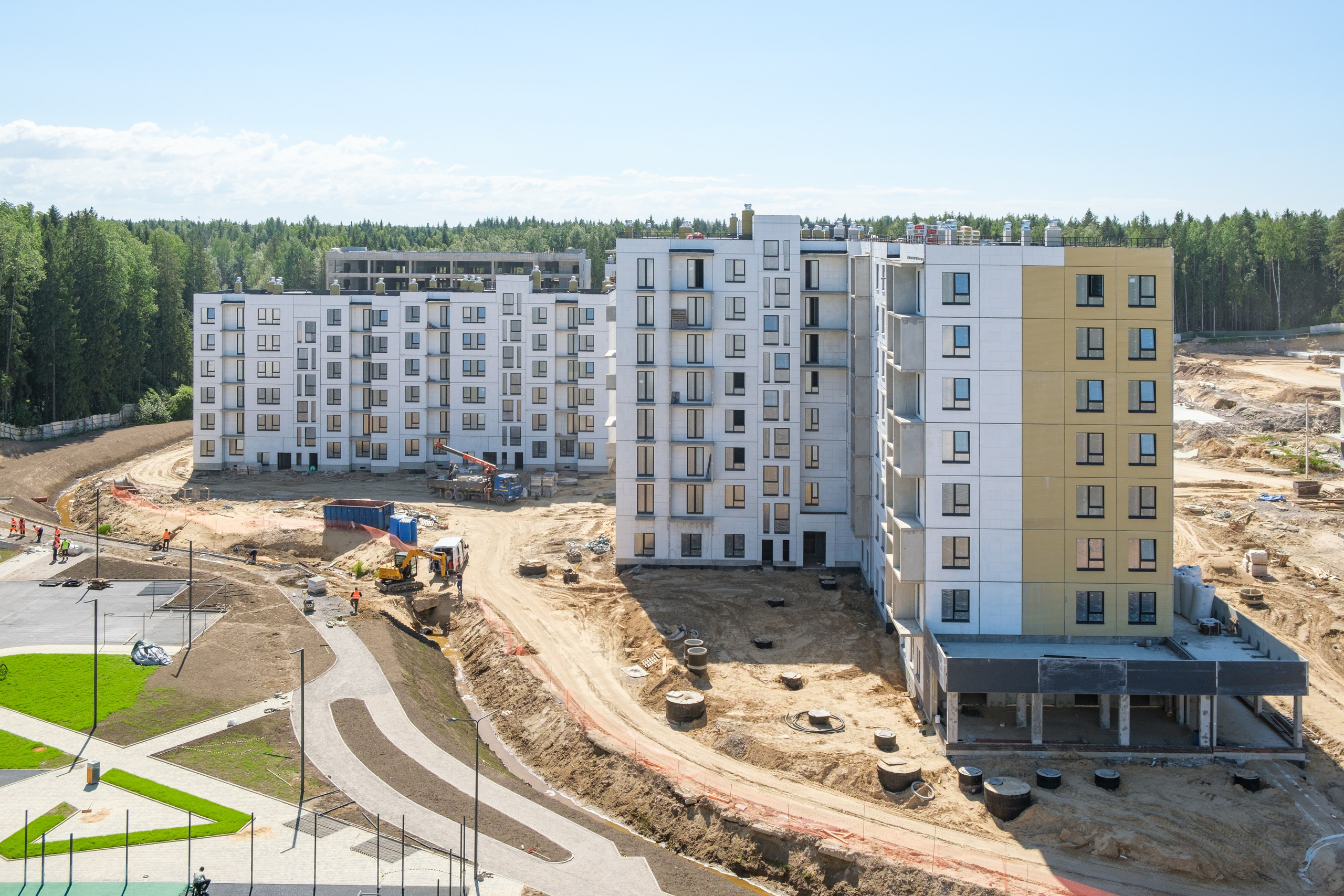 Многоквартирные жилые дома, часть жилого комплекса.