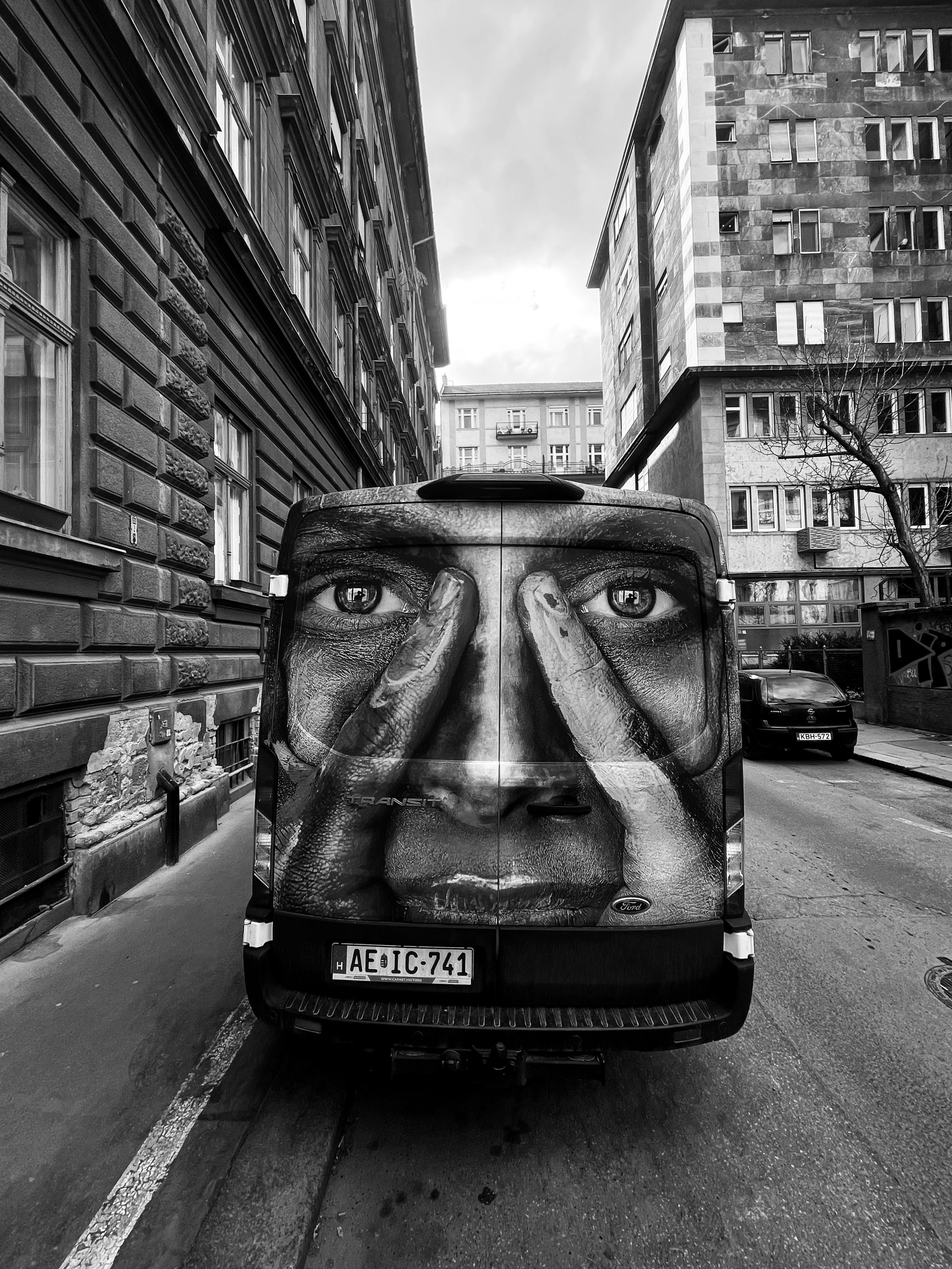 STREET PHOTOGRAPHY. Photographer in Budapest  — Yura Knyazev