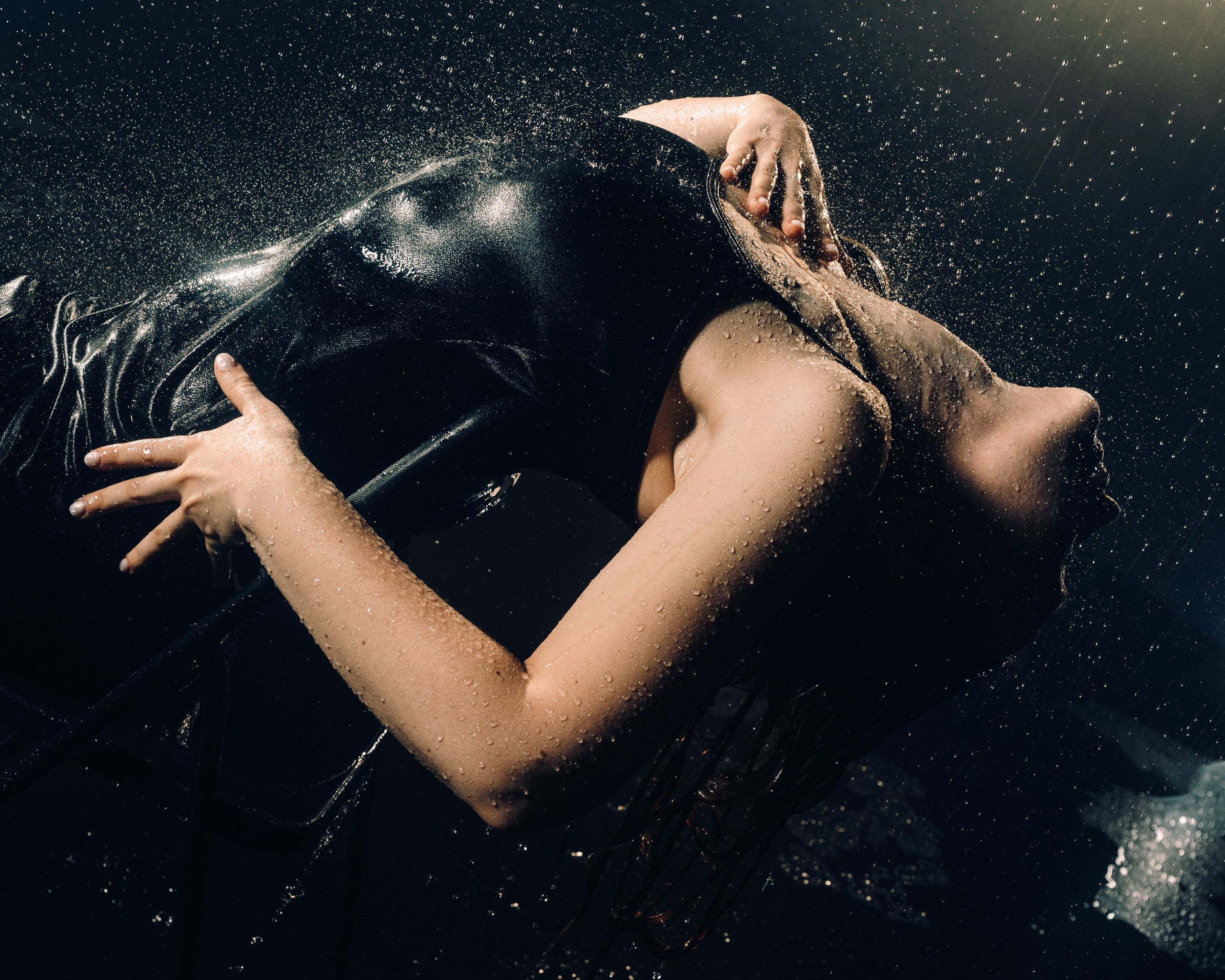 Съёмка в фотостудии с дождём. Фотоведьма Дарья Нечинская