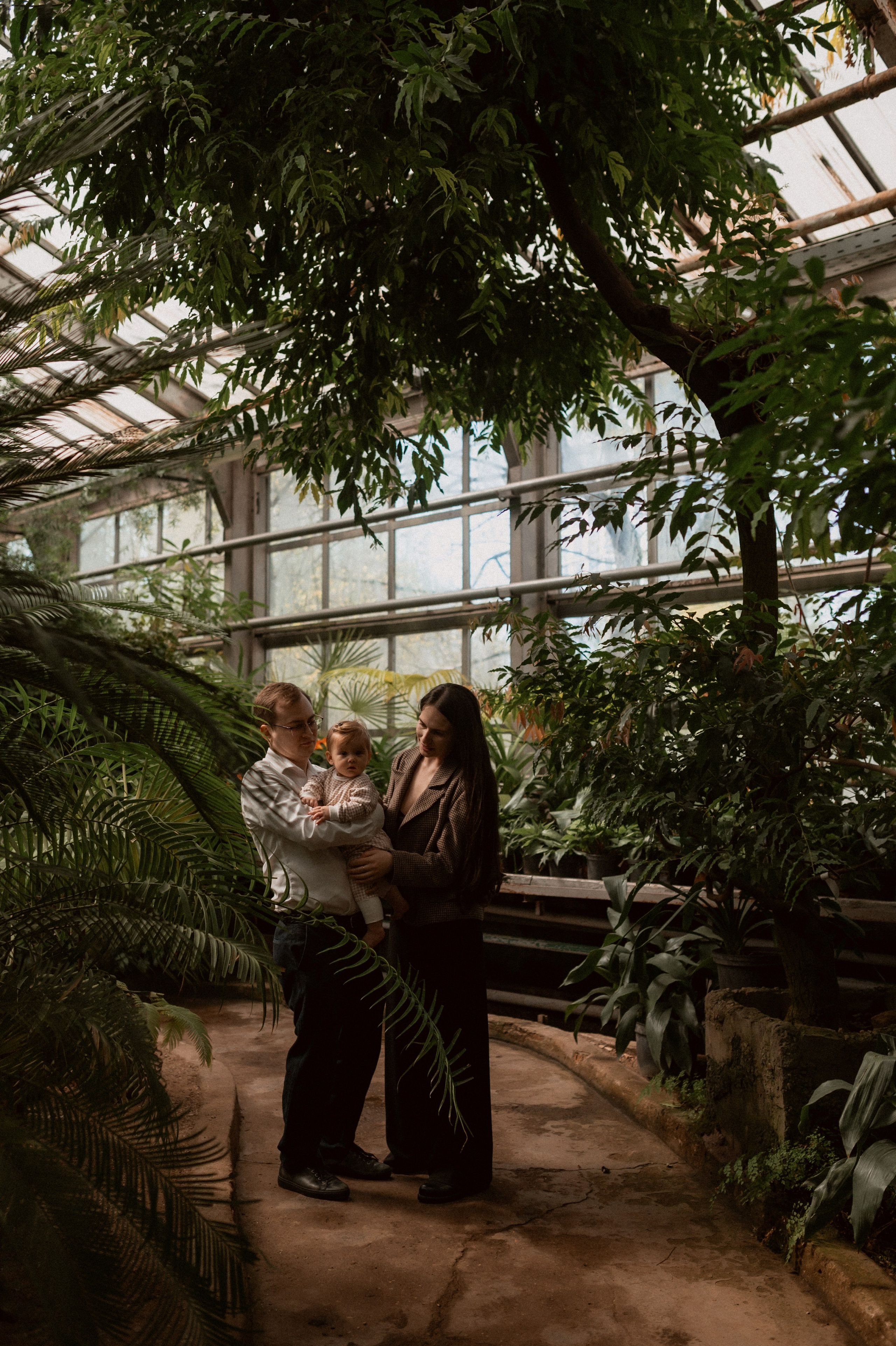 Илья, Ирина и Ева в Оранжерее. Семейный и свадебный lifestyle-фотограф в Москве Мария Петрова