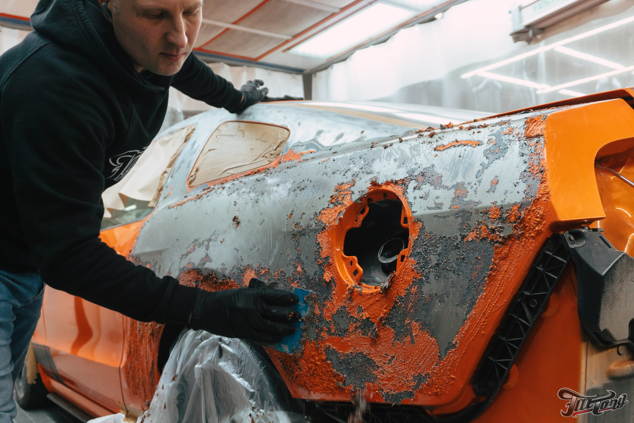 Ford Mustang Roush оранжевый окрас кузова и выкрас полос. DeLorein