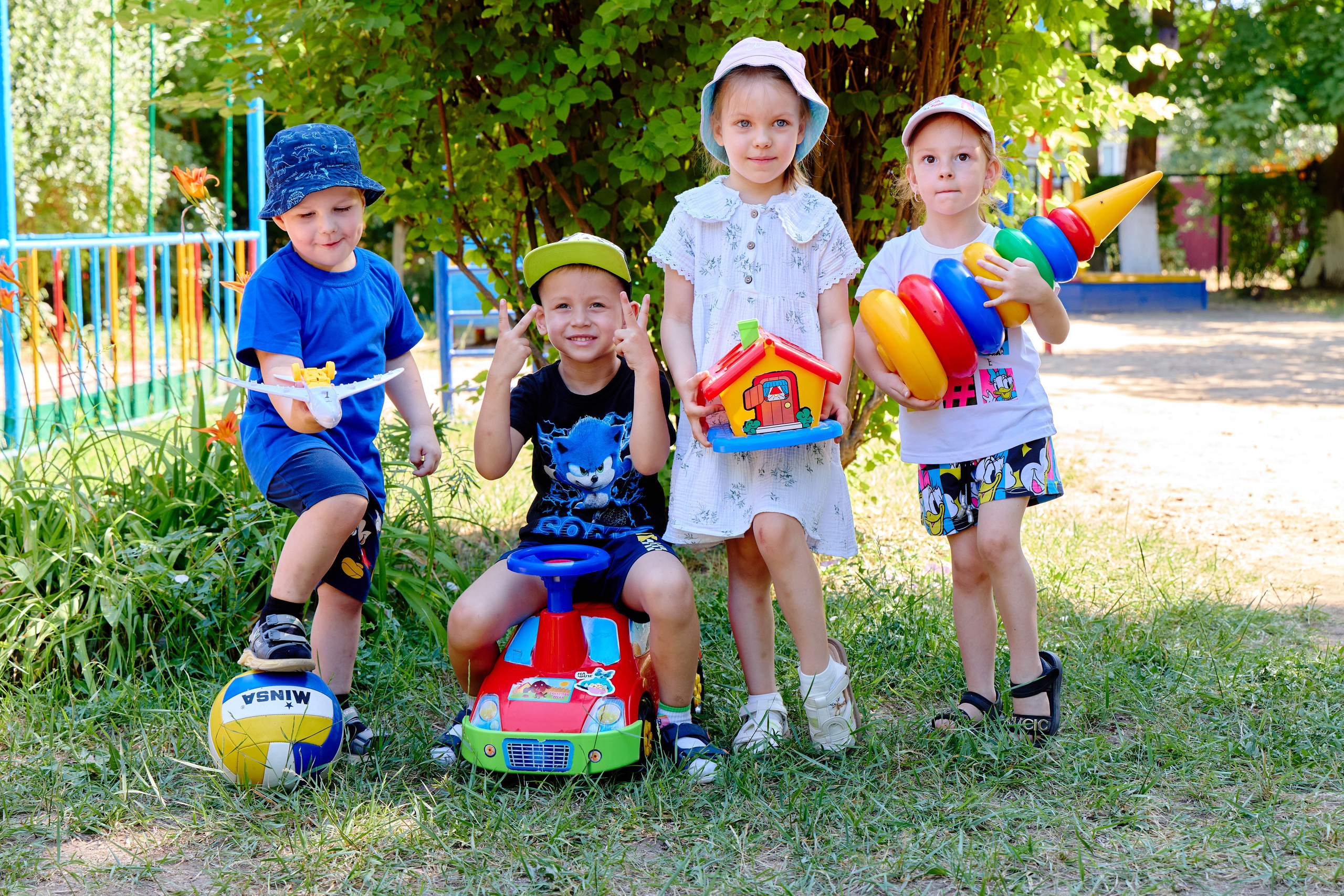 Пример летней съёмки в детском саду № 92 младшая группа Ромашки. Фотограф Выпускные альбомы Таганрог Сергей Коробченко