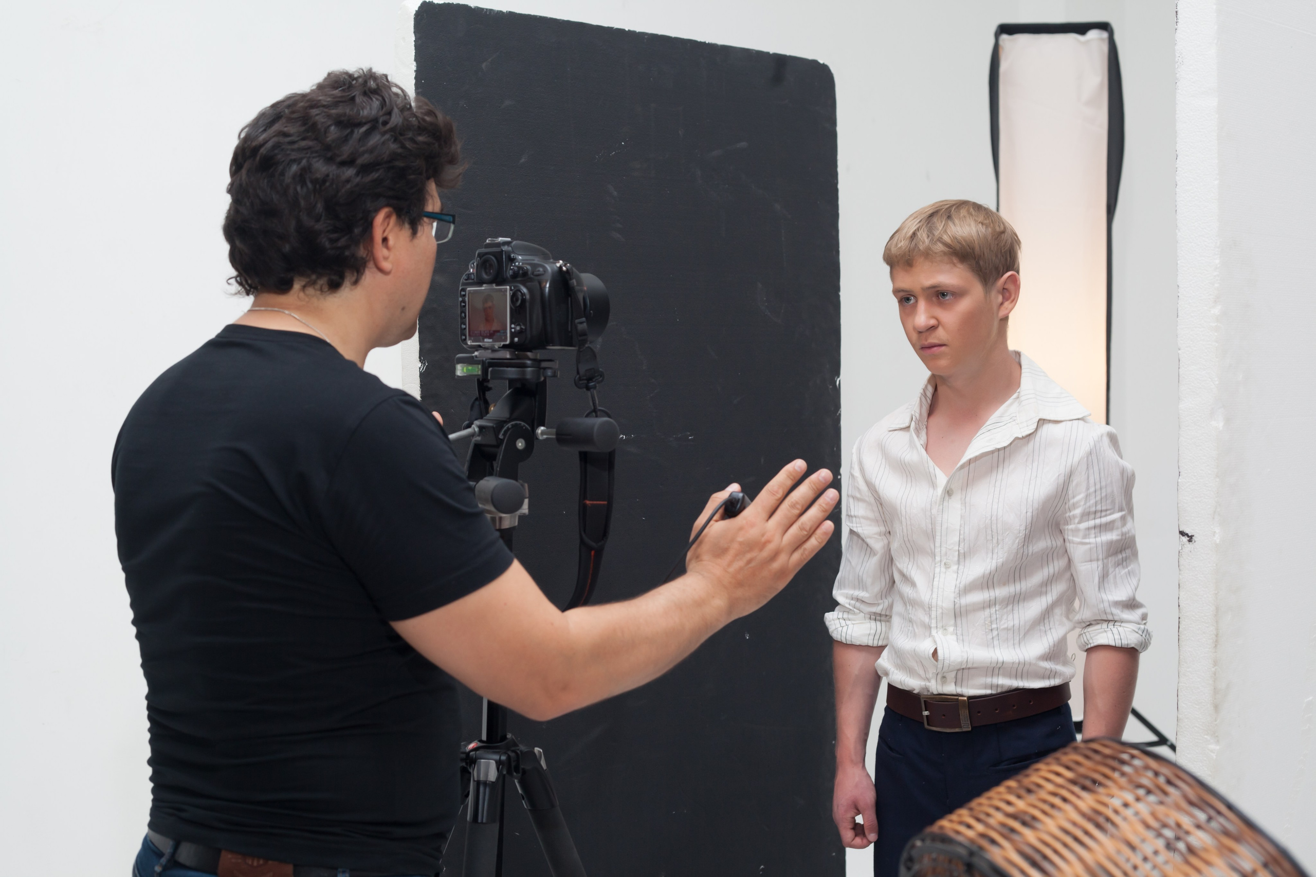 BACKSTAGE. Www.apowerstudio.com