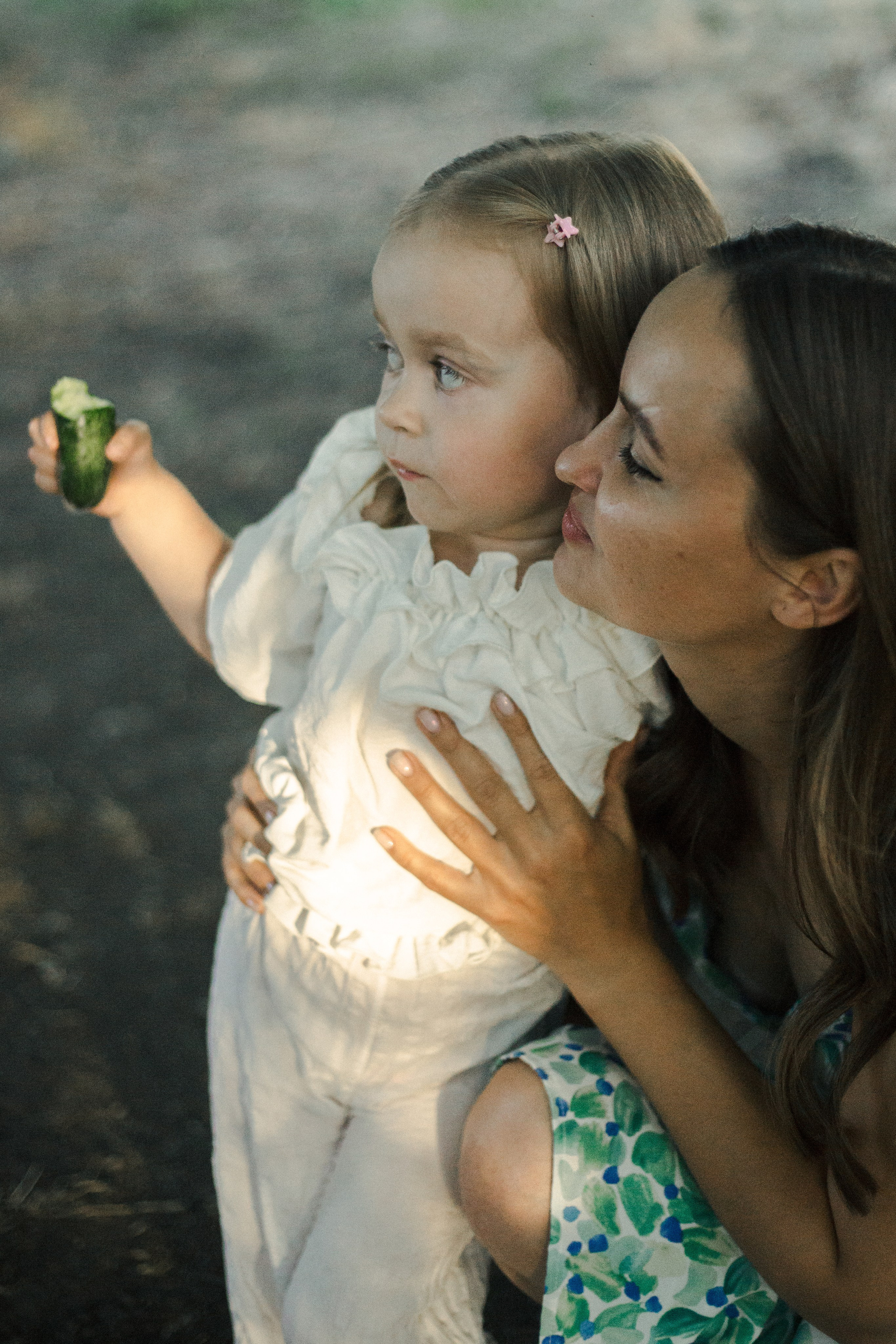 У бабушки в саду. Елизавета и Мария. Фотограф в Ростове-на-Дону и Краснодаре Елизавета Киселёва