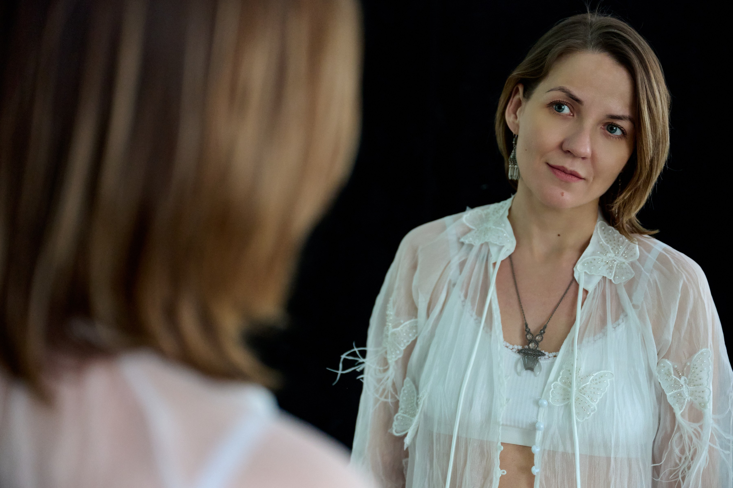 Тихая женская фотография — съёмка без ролей и позирования, где важнее состояние, чем образ