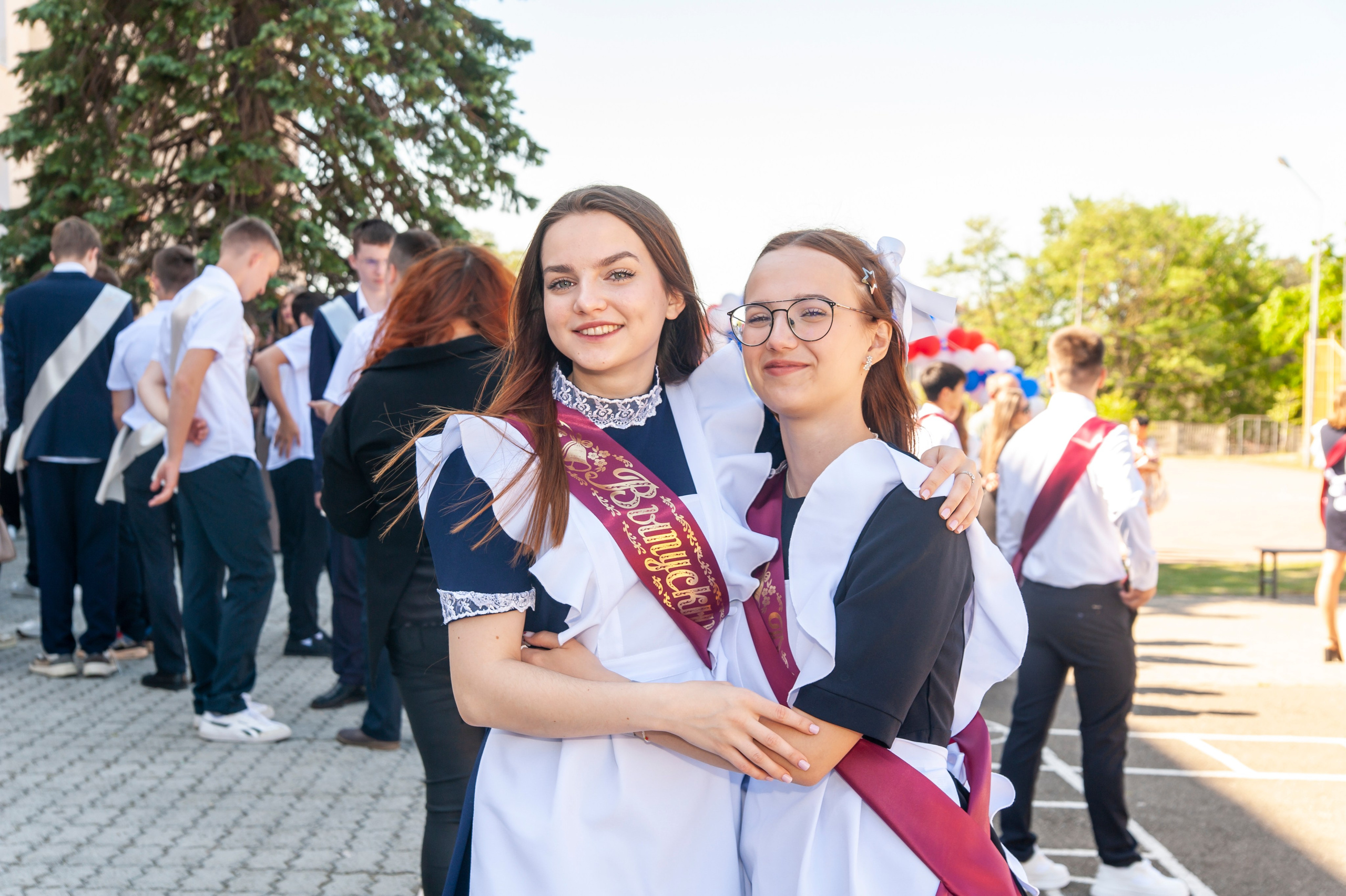 Последний Звонок МАОУ СОШ № 17 им. Эдуарда Есаяна — Архипо-Осиповка. Свадебный и семейный фотограф Денис Лукьянов в Краснодаре, Краснодарском крае и Республике Крым