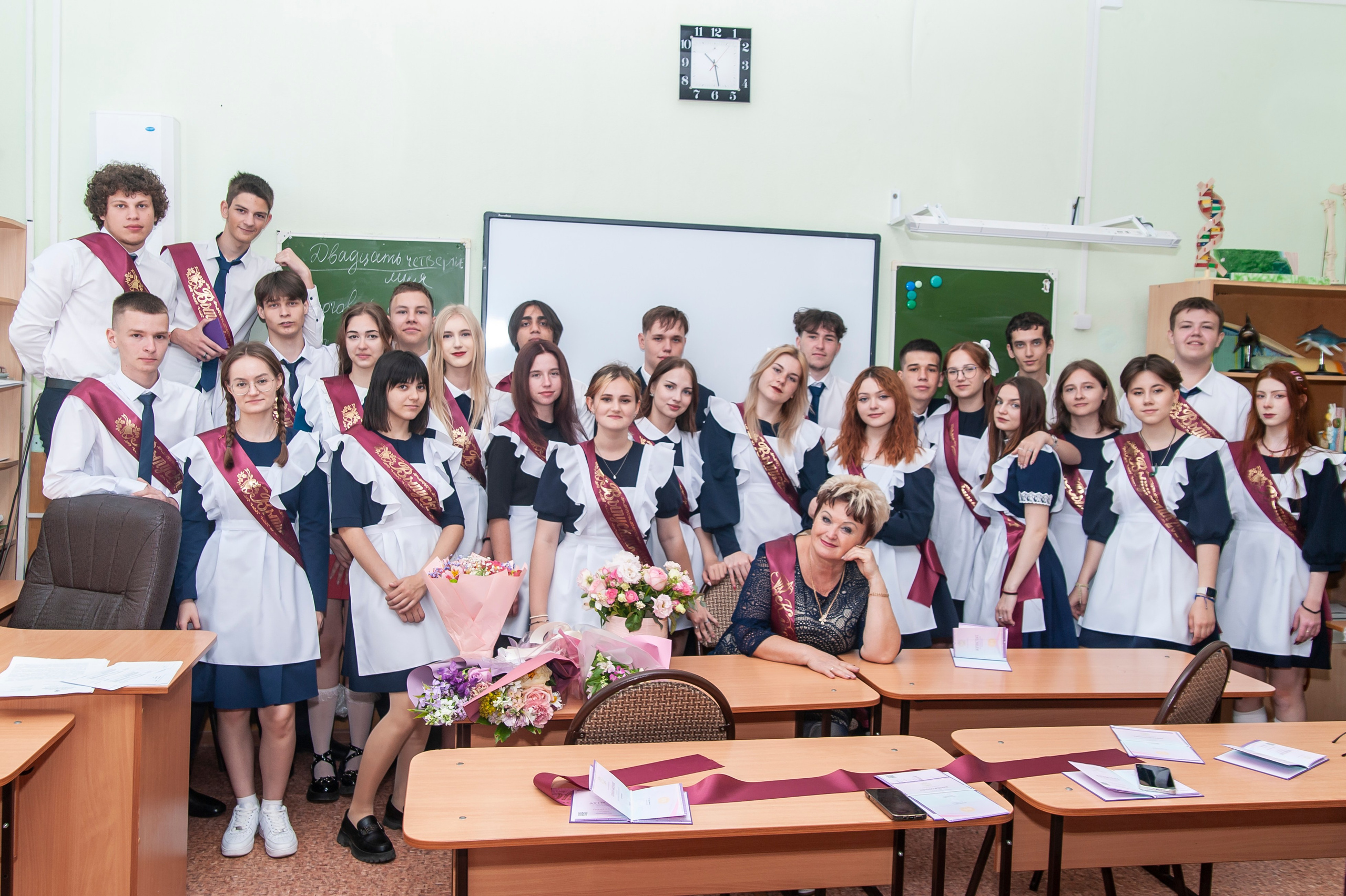 Последний Звонок МАОУ СОШ № 17 им. Эдуарда Есаяна — Архипо-Осиповка. Свадебный и семейный фотограф Денис Лукьянов в Краснодаре, Краснодарском крае и Республике Крым