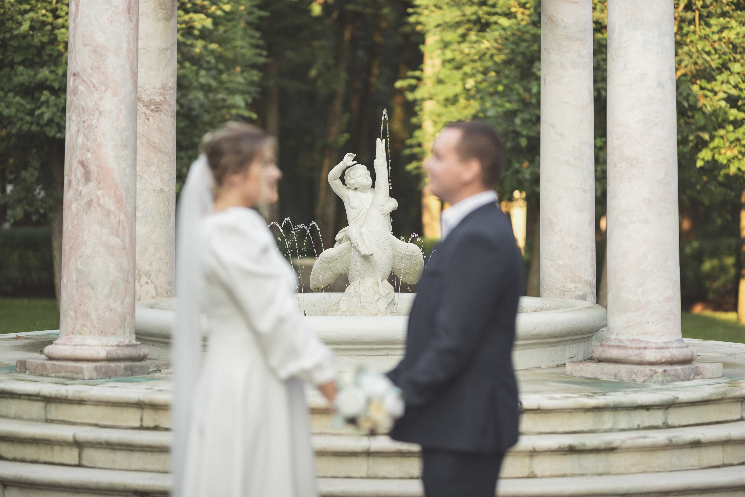Свадебная фотосессия в усадьбе Архангельское. Портретный фотограф Москва Светлана Кашура