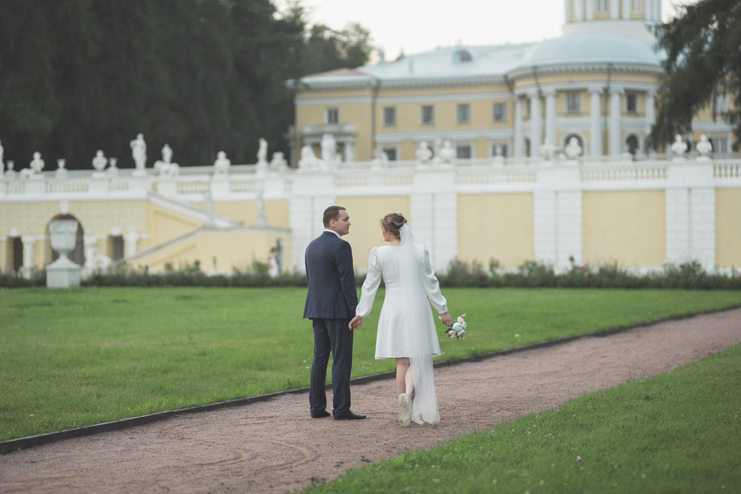 Свадебная фотосессия в усадьбе Архангельское. Портретный фотограф Москва Светлана Кашура