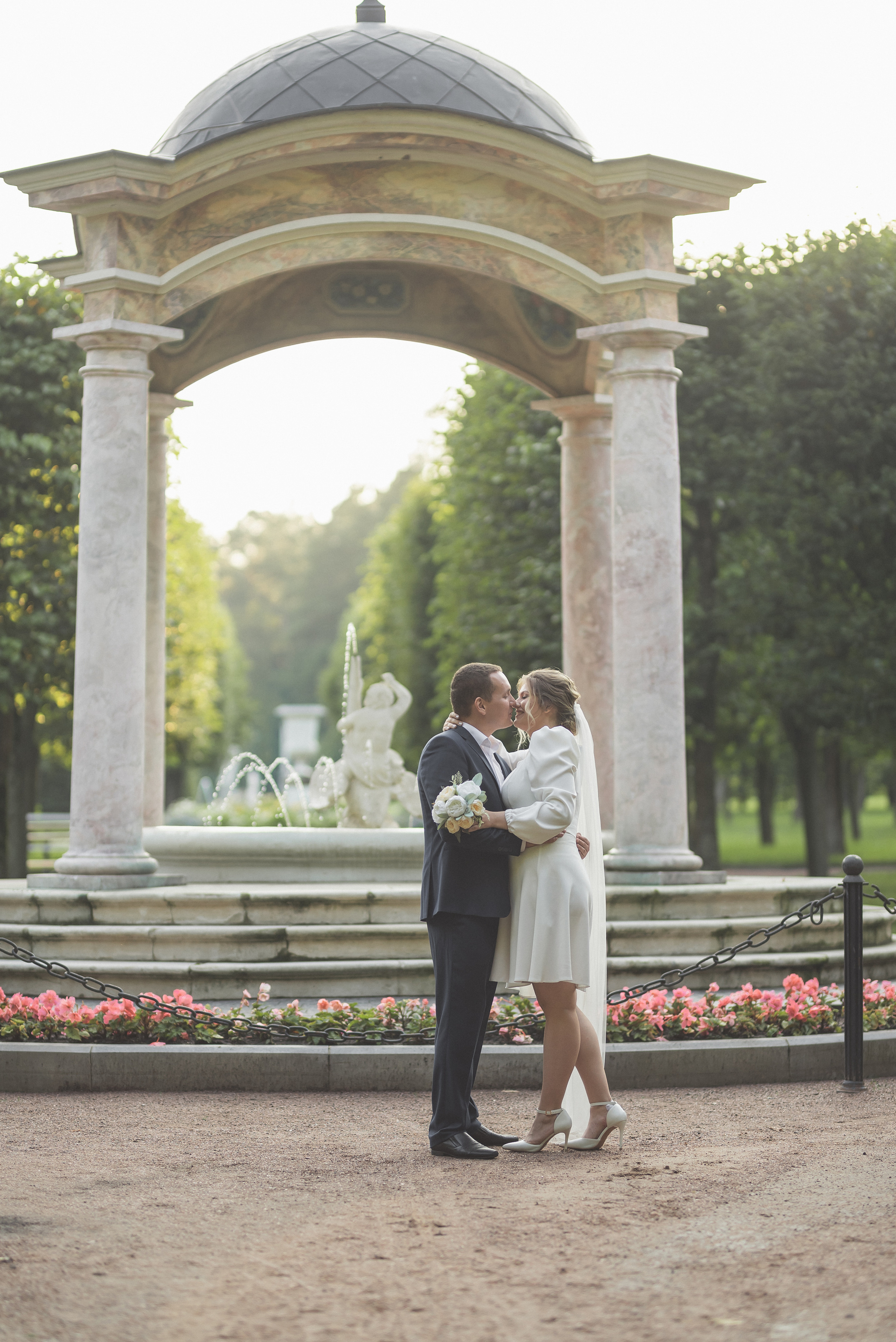 Свадебная фотосессия в усадьбе Архангельское. Портретный фотограф Москва Светлана Кашура