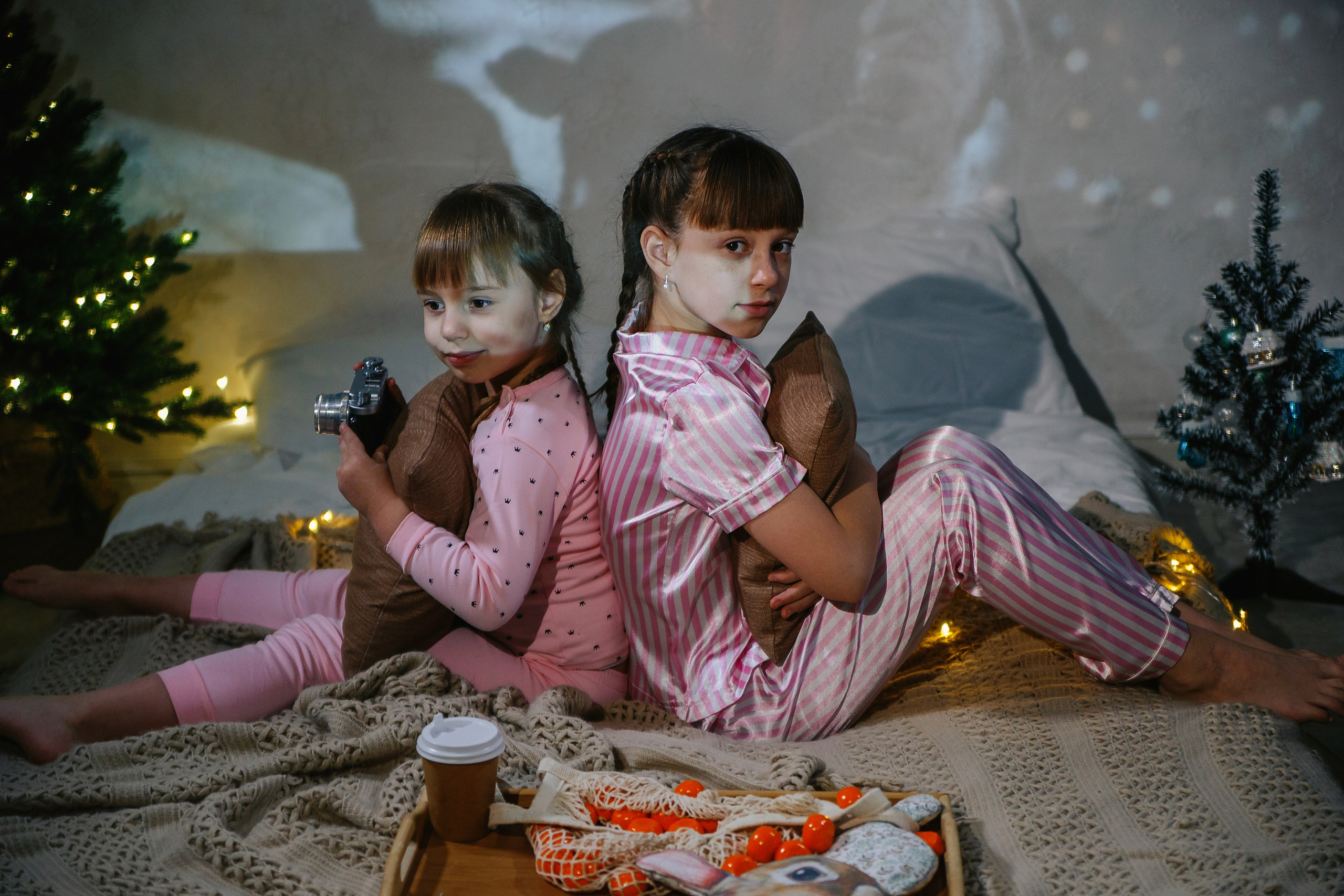 Две сестры, Карина и Кристина. Выпускные альбомы Искитим, Бердск и Новосибирск Крюкова Елена