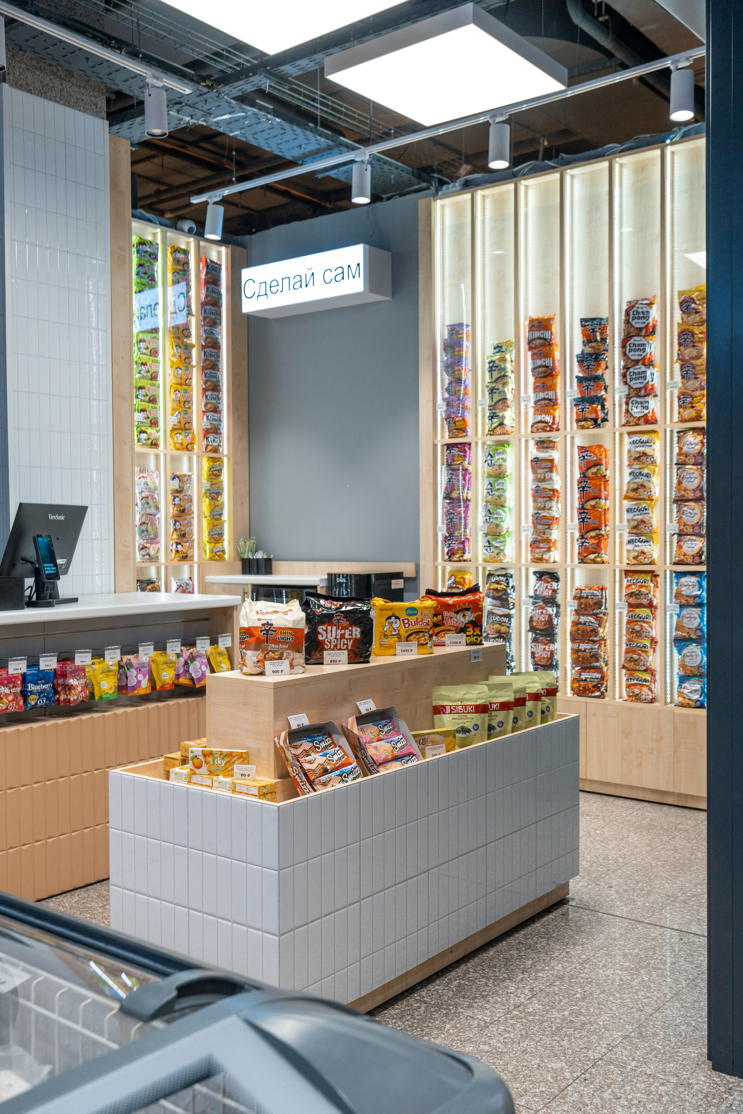 Интерьер магазина азиатских продуктов в Москве Korfood.ru