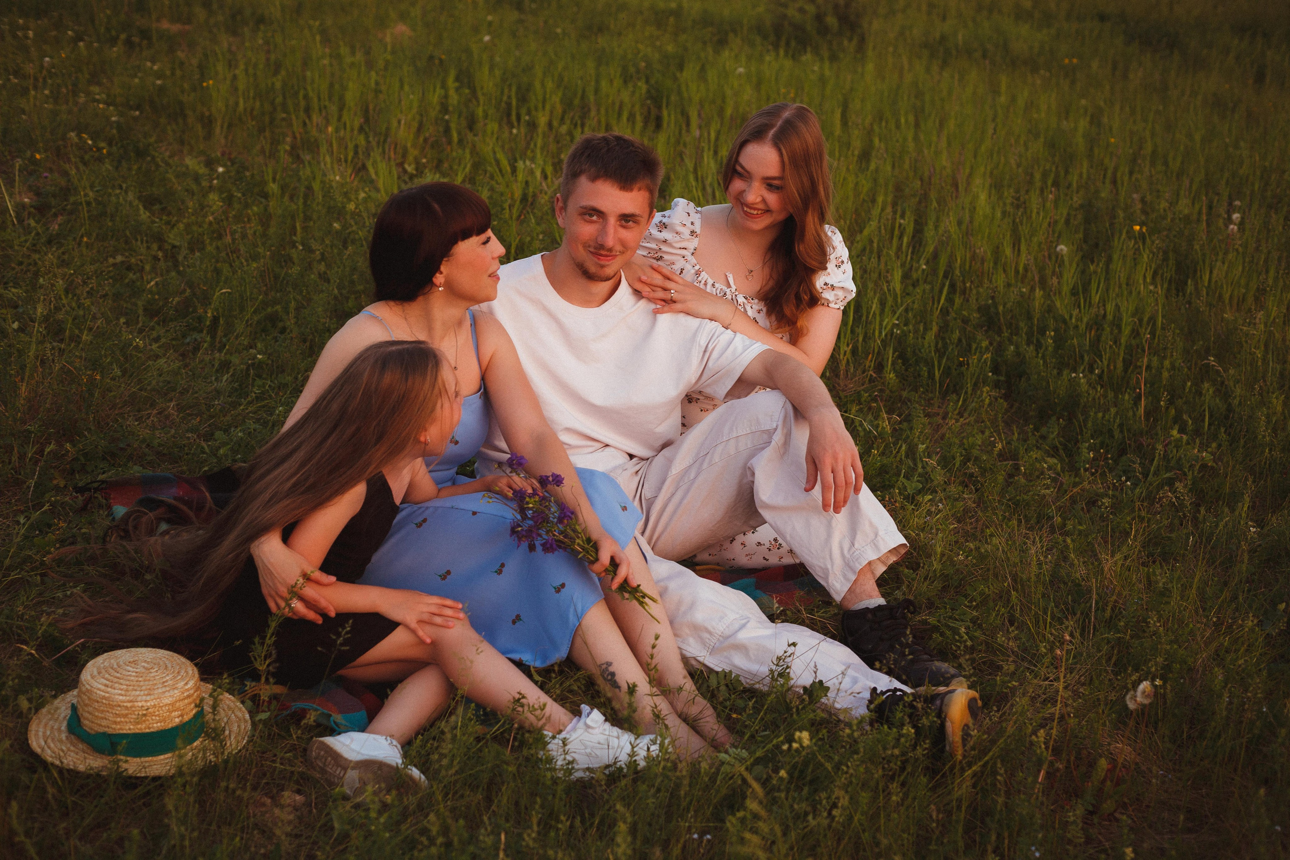 Семейная прогулка на закате. Семейный и детский фотограф в Сухом Логу Ольга Кайгородова