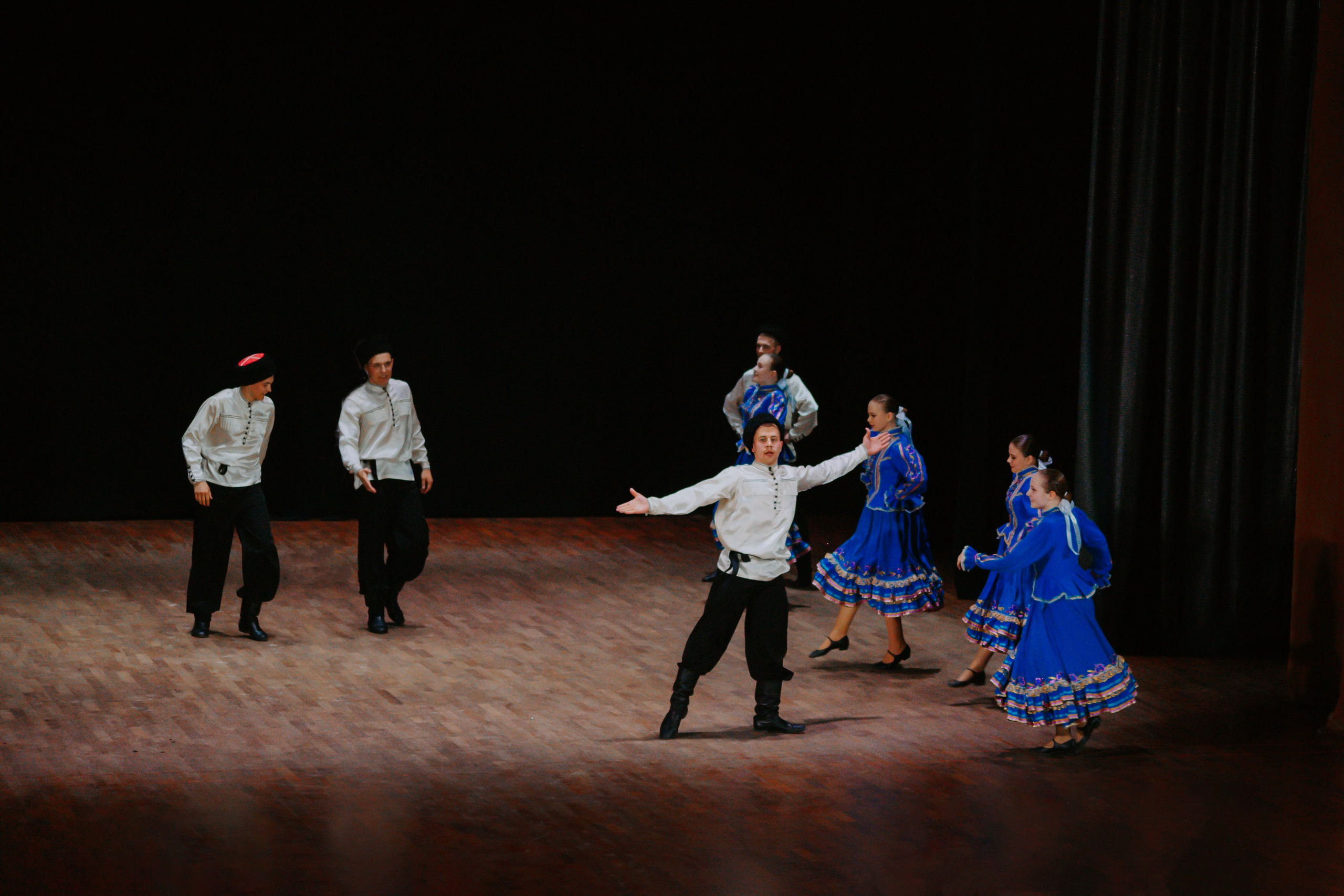 «Уральский сувенир». Концерт танцевальной студии. Фотограф в Челябинске Ополихина Анна