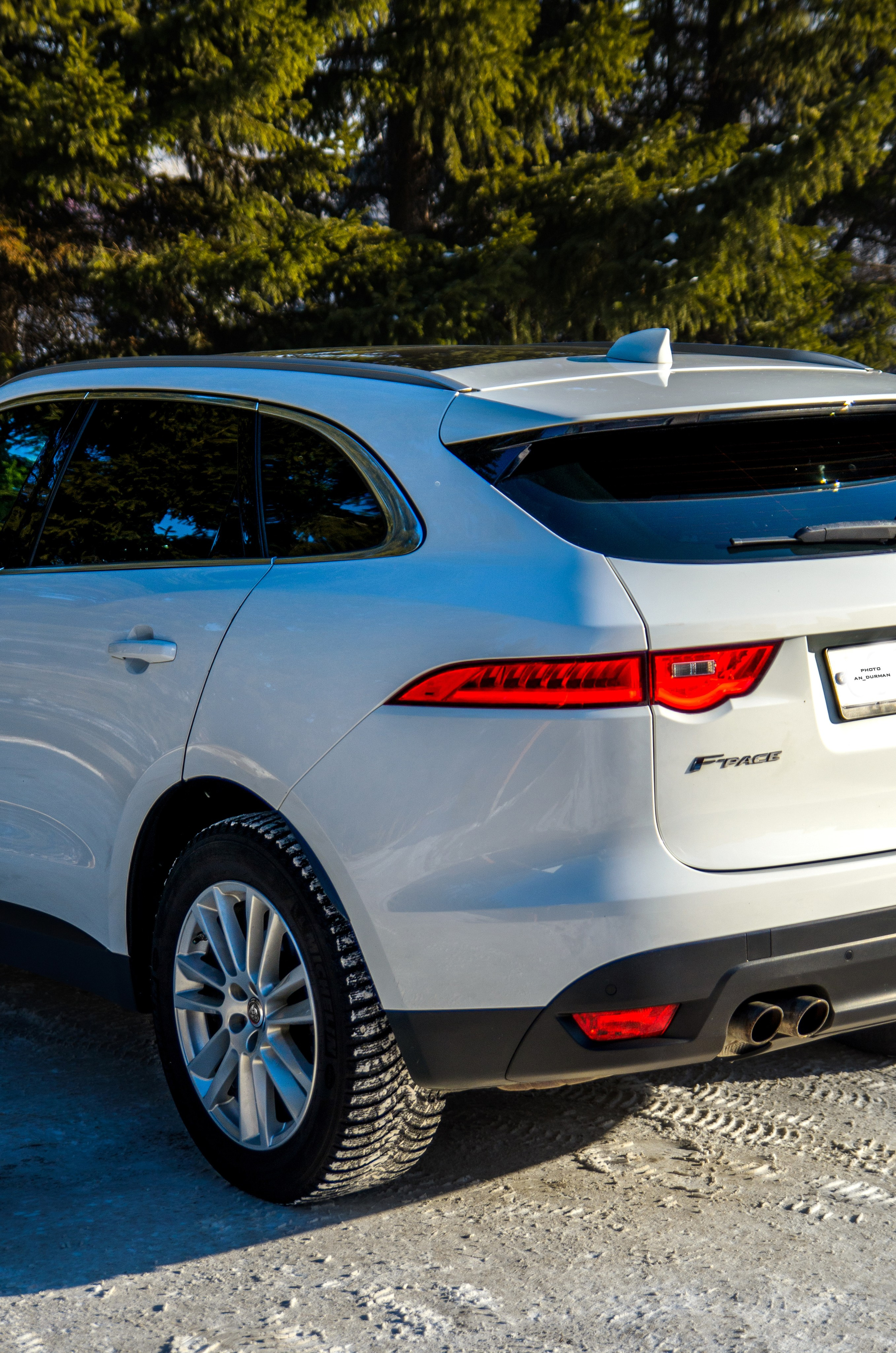 Фото для продажи авто Jaguar F-Pace 23'. Фотограф, видеограф и пилот дрона на Байкале