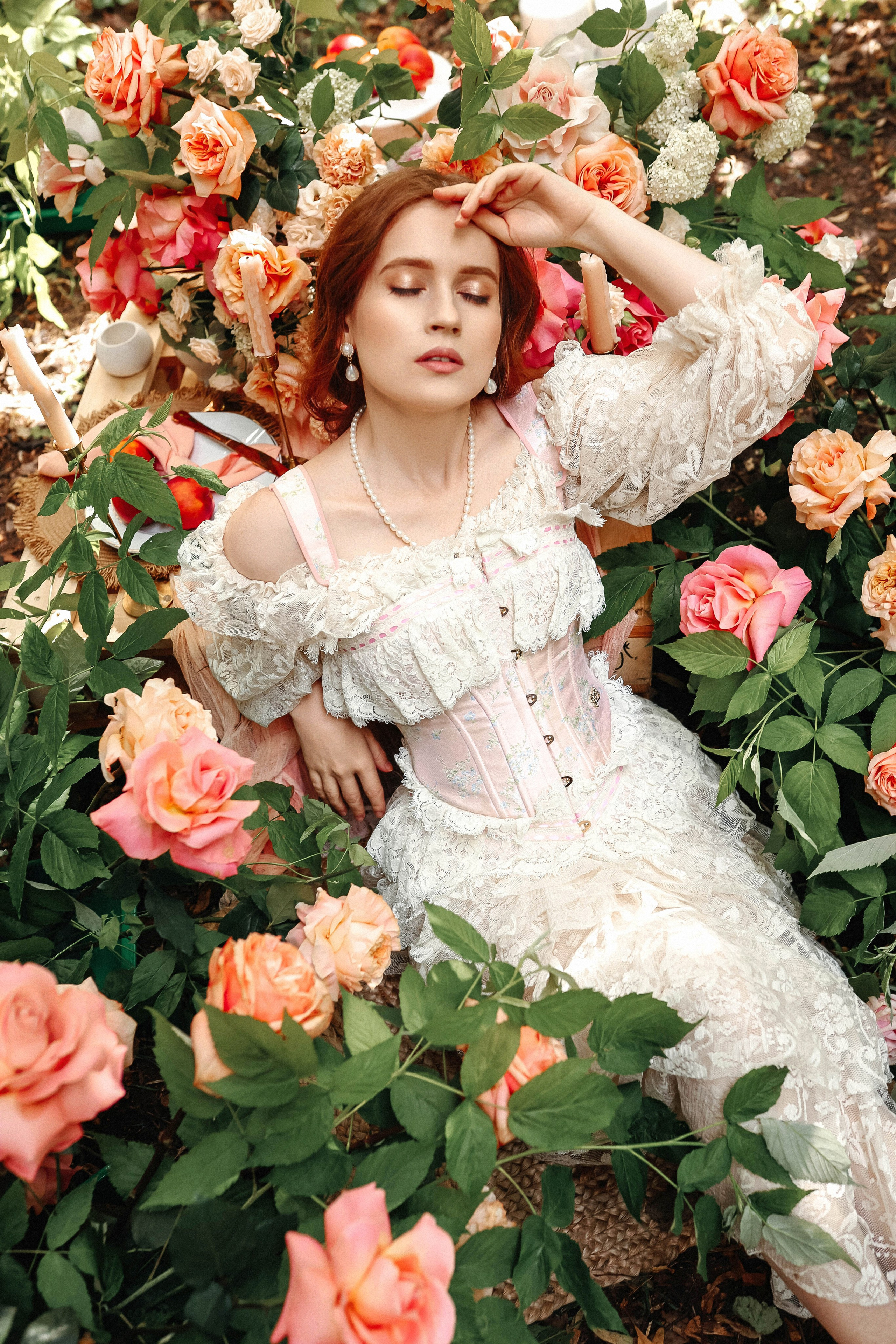 Женская фотосессия с живыми цветами в Москве. Свадебный и семейный фотограф в Москве