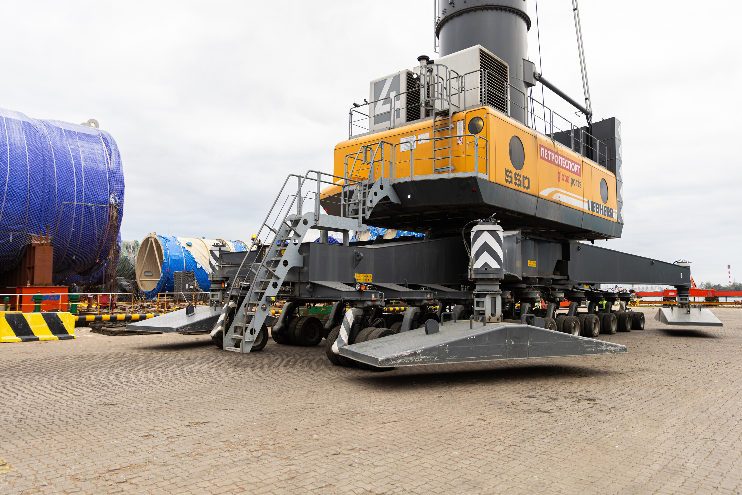 Разгрузка в порту. Снимаю съемки